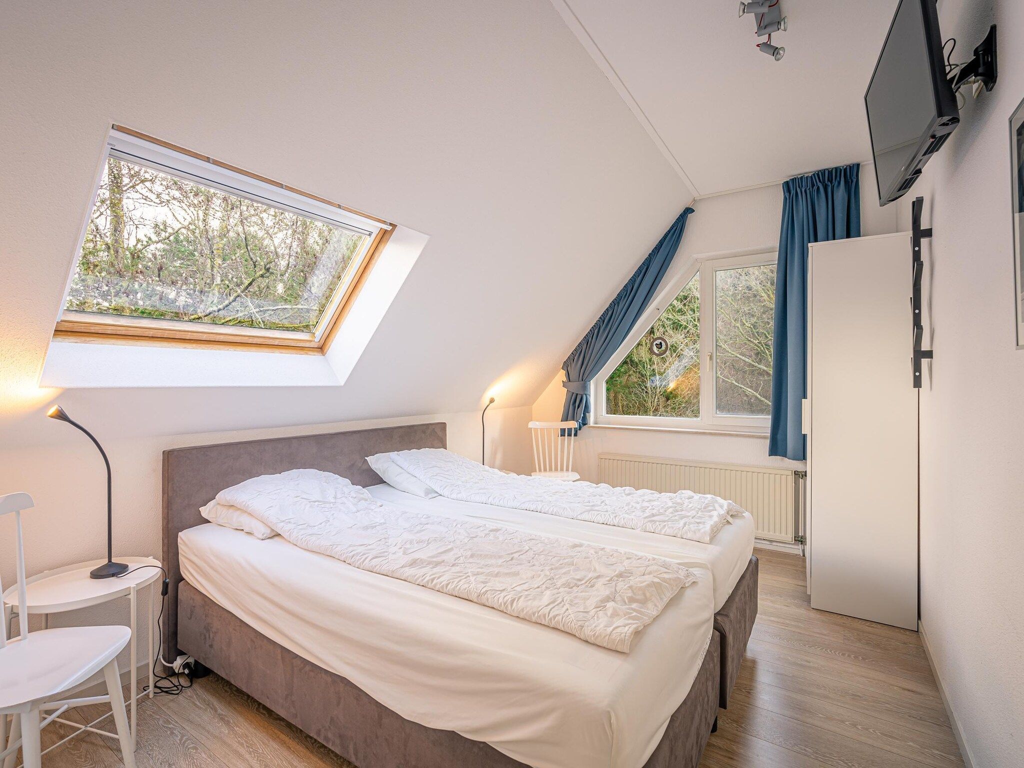 Een slaapkamer van Kamperfoelie 29 in De Koog