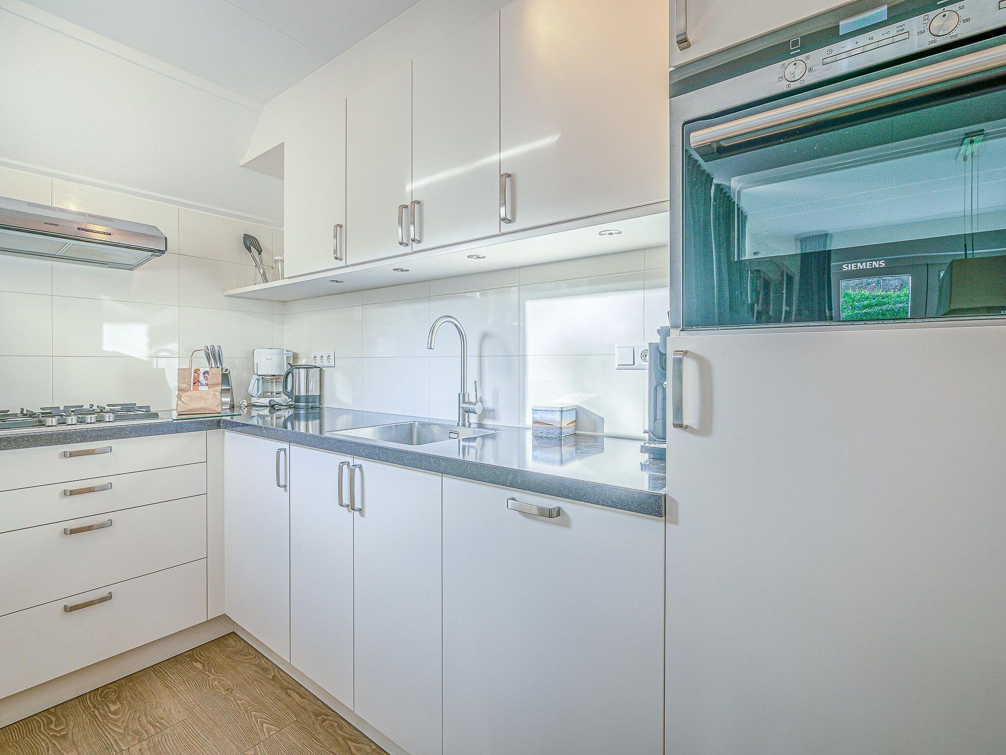 De keuken van Kamperfoelie 31 in De Koog