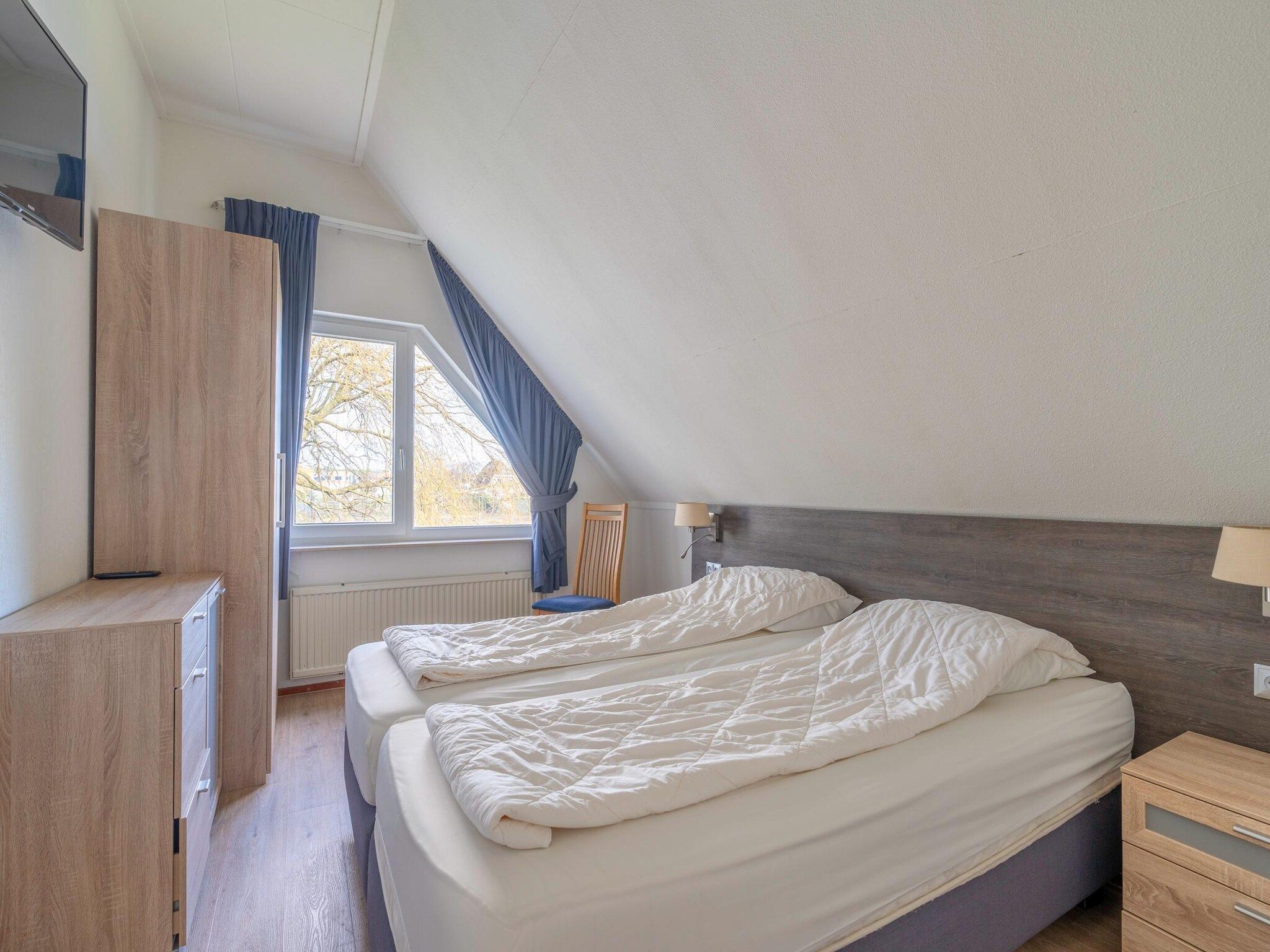 Een slaapkamer van Kamperfoelie 47 in De Koog