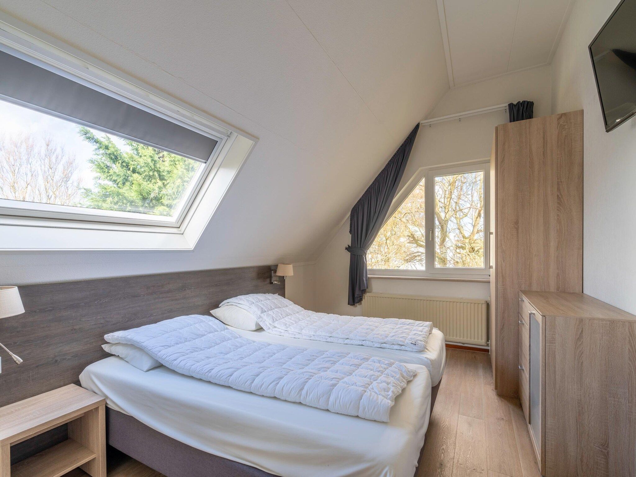 Een slaapkamer van Kamperfoelie 47 in De Koog