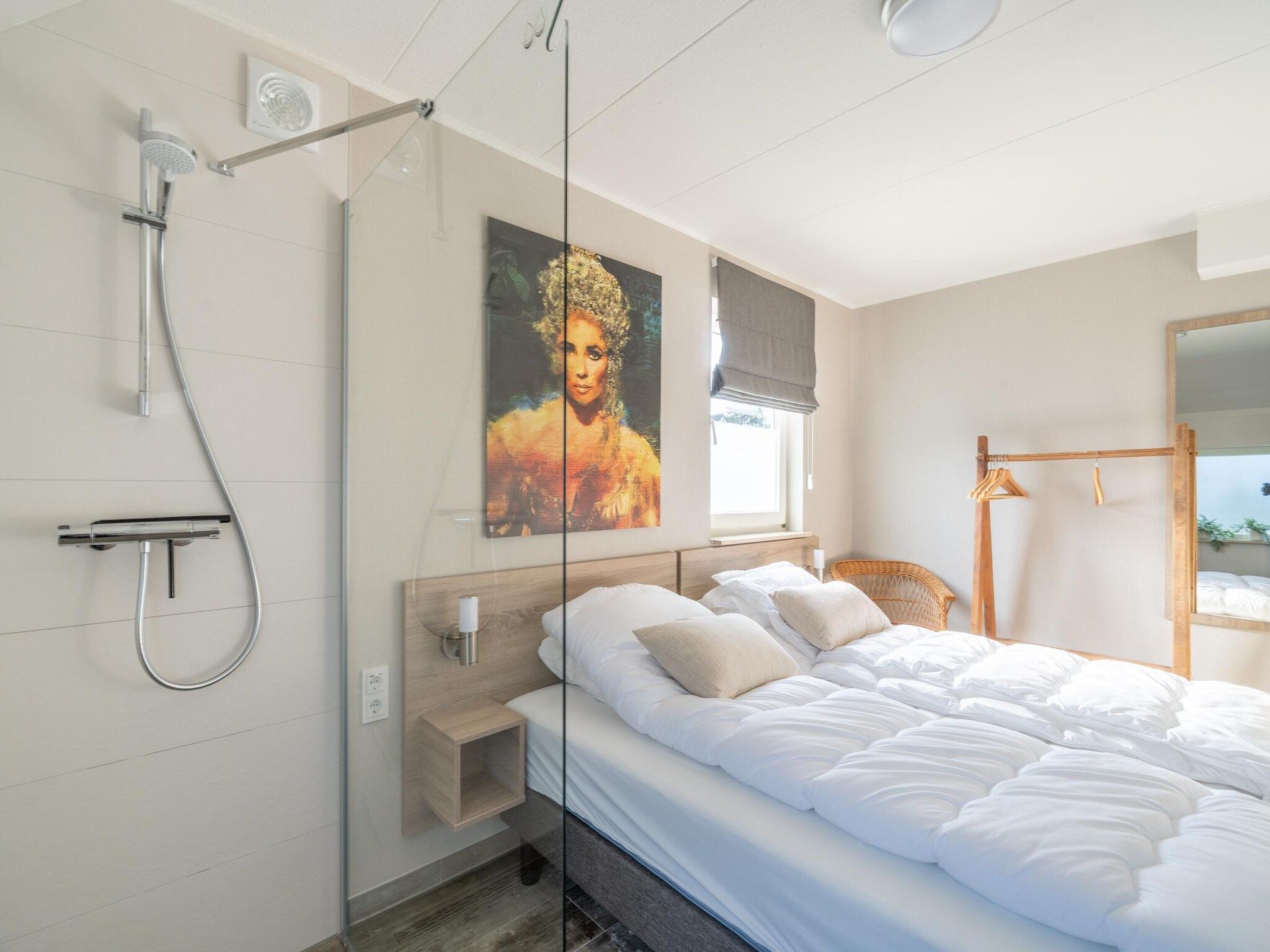 Een slaapkamer van Kamperfoelie 67 in De Koog