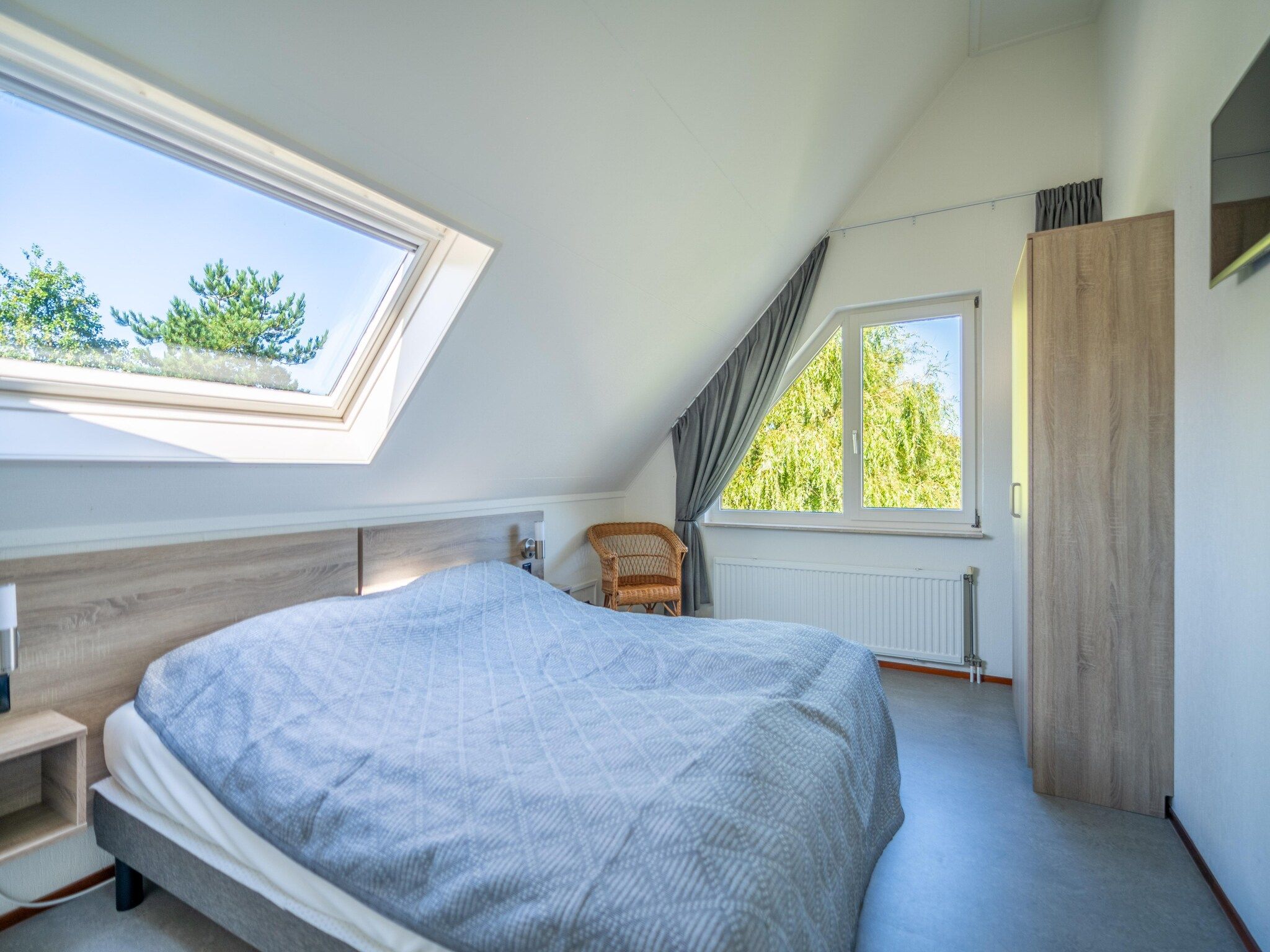 Een slaapkamer van Kamperfoelie 67 in De Koog