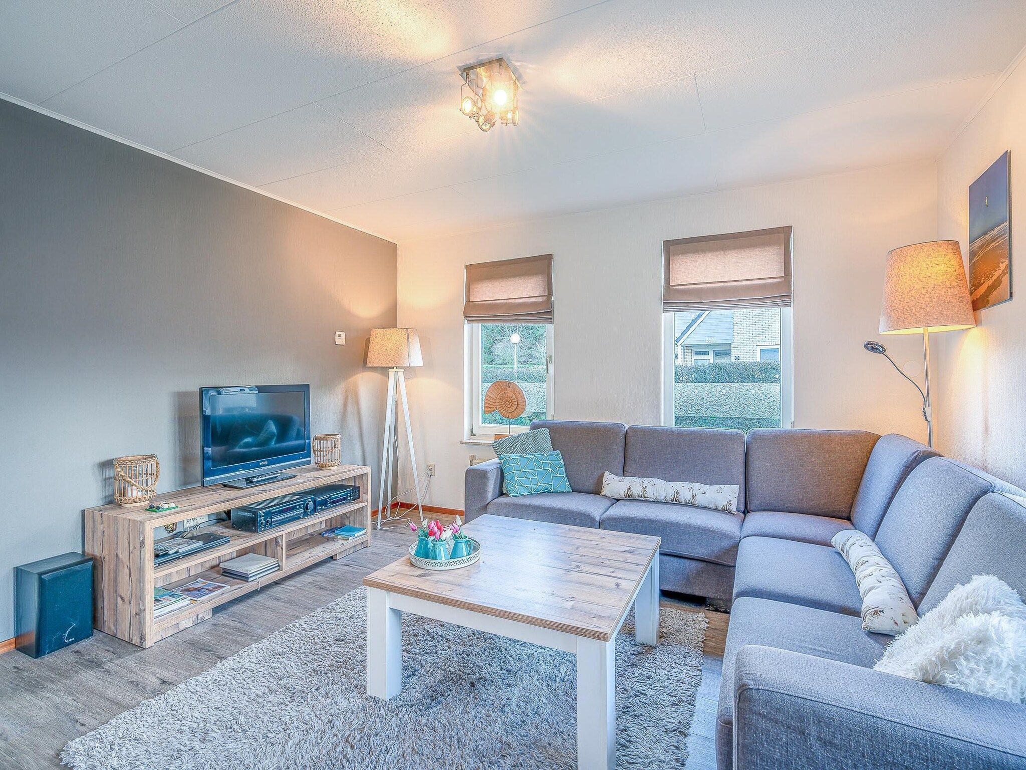 De woonkamer van Kamperfoelie 87 in De Koog