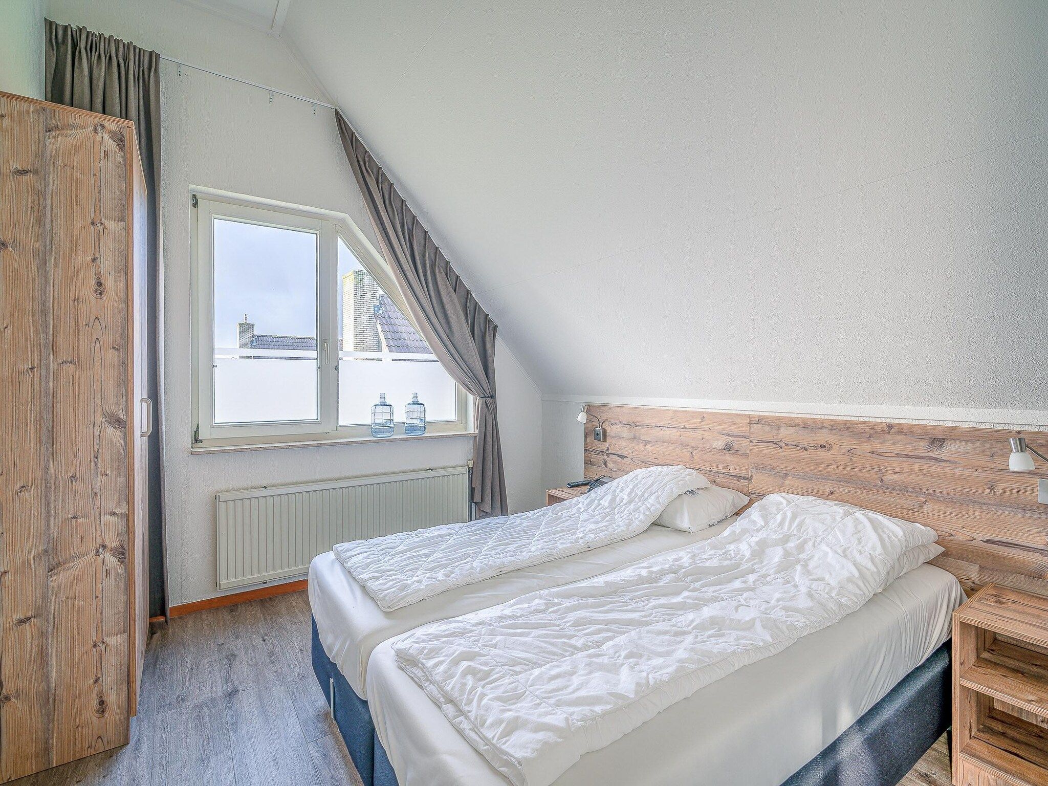 Een slaapkamer van Kamperfoelie 87 in De Koog