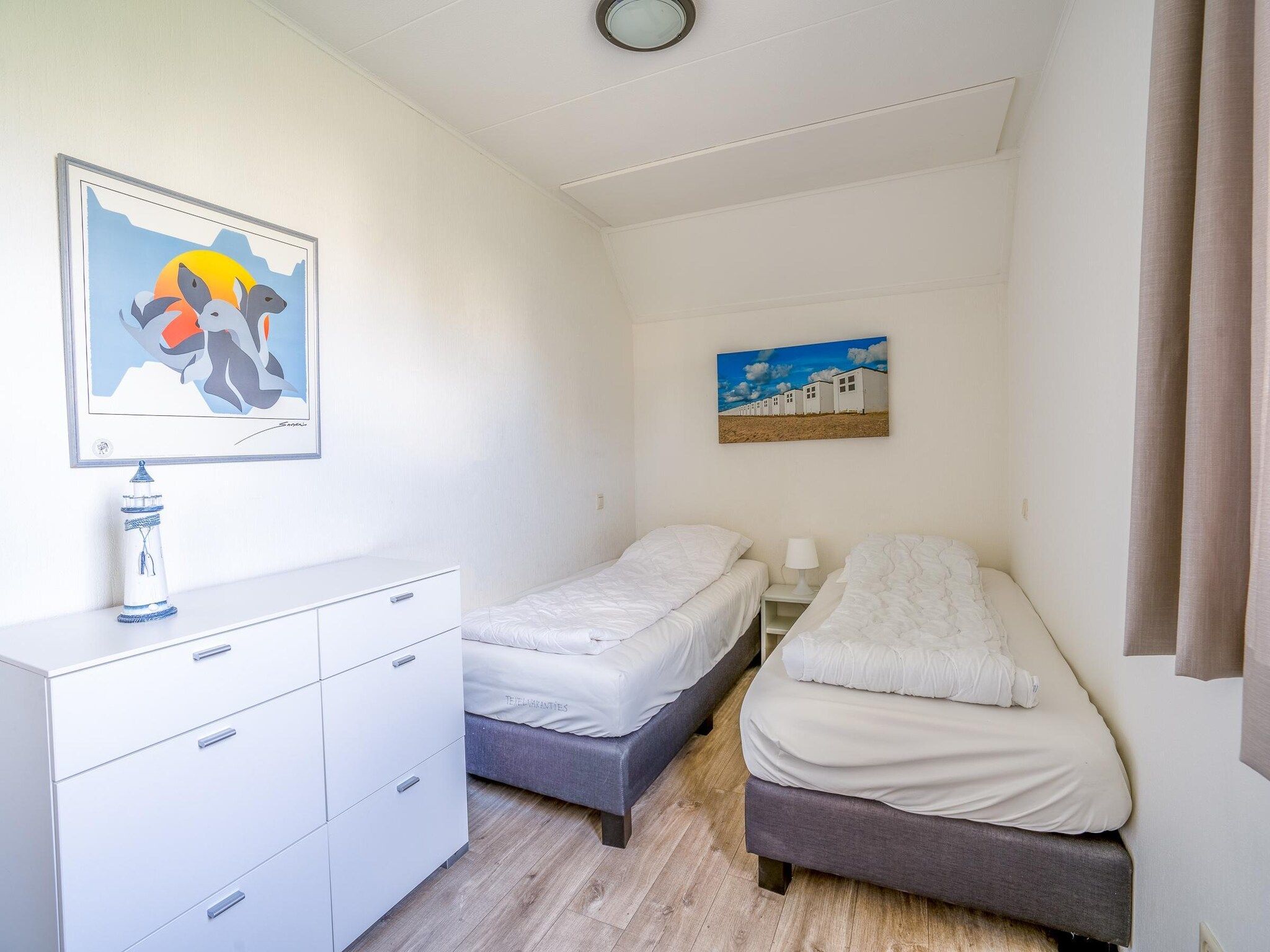 Een slaapkamer van Kamperfoelie 91 in De Koog