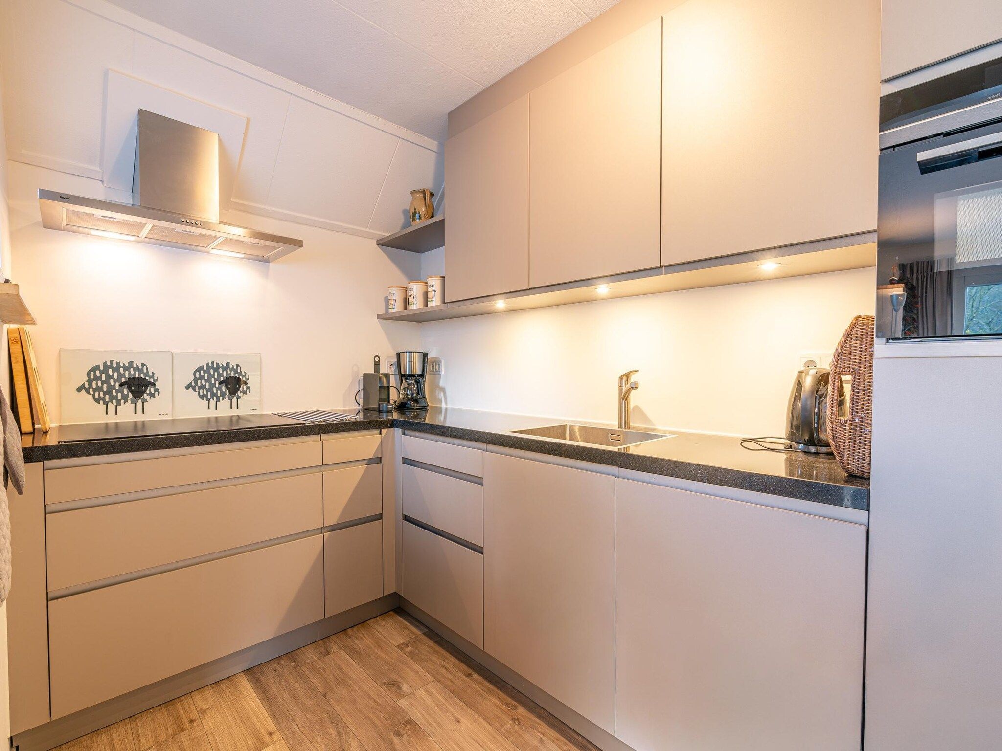 De keuken van Kamperfoelie 91 in De Koog