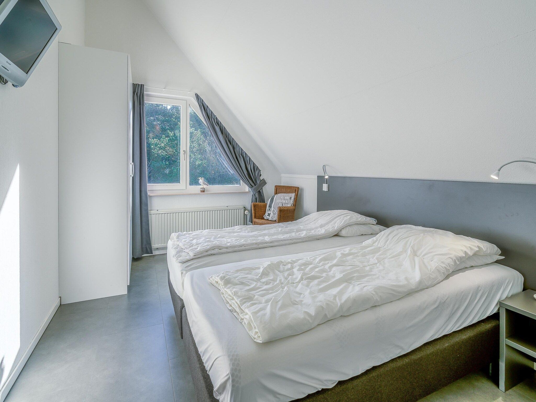 Een slaapkamer van Kamperfoelie 93 in De Koog