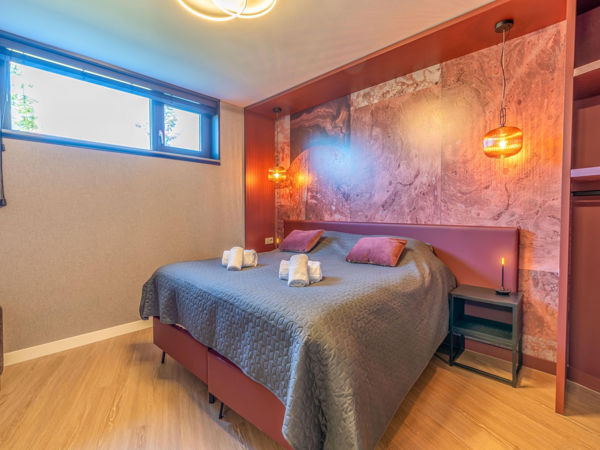 Een slaapkamer van Waalburght 16 in De Waal