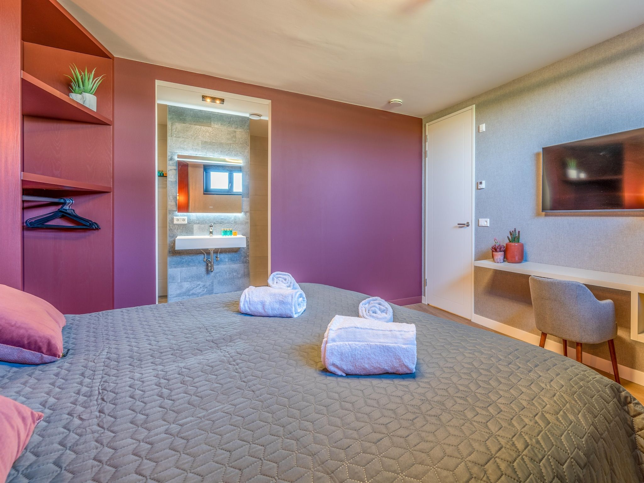 Een slaapkamer van Waalburght 16 in De Waal