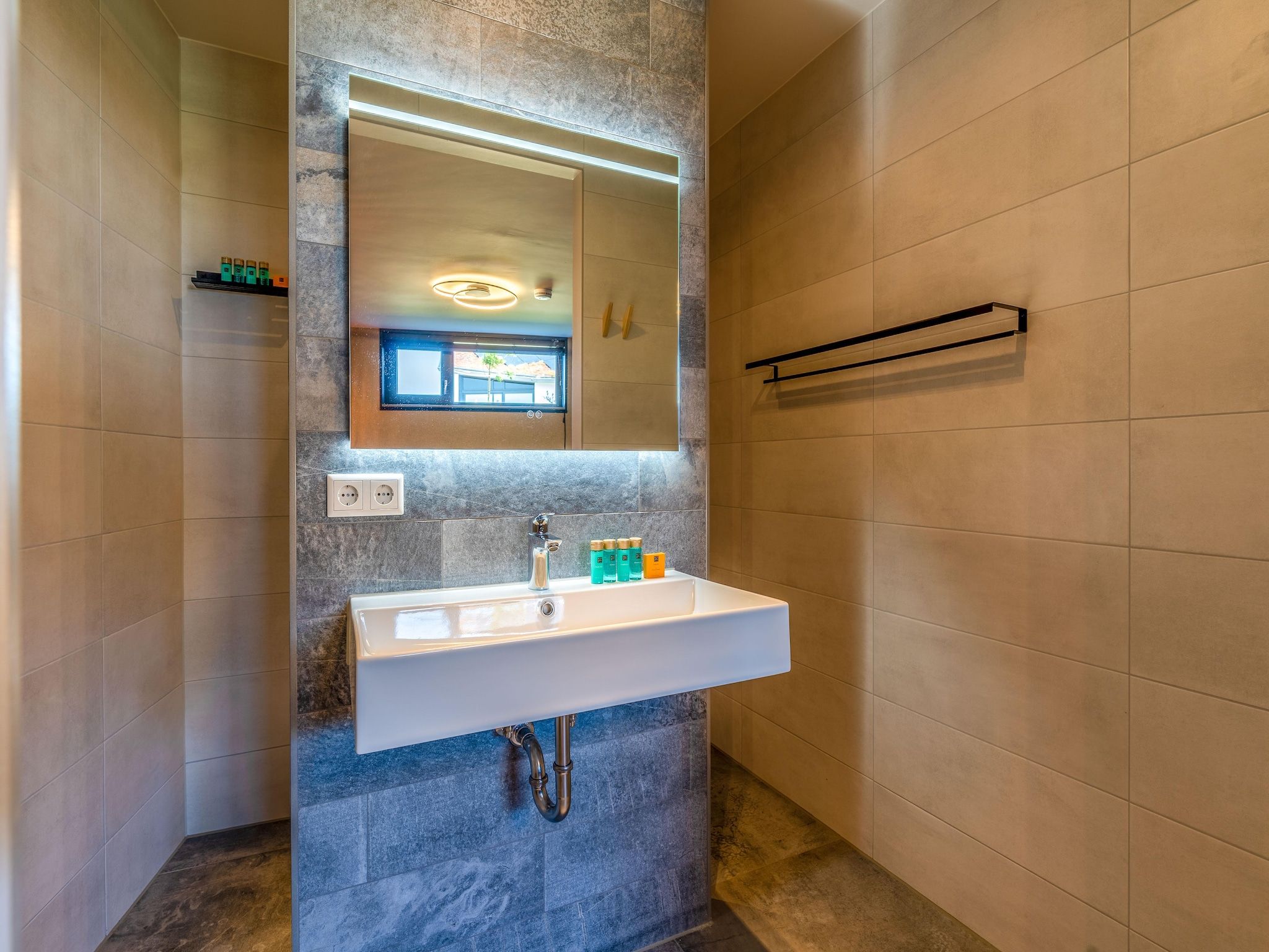 De badkamer van Waalburght 16 in De Waal