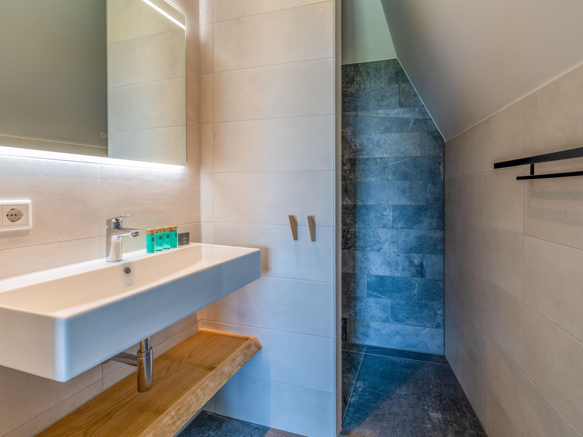 De badkamer van Waalburght 16 in De Waal