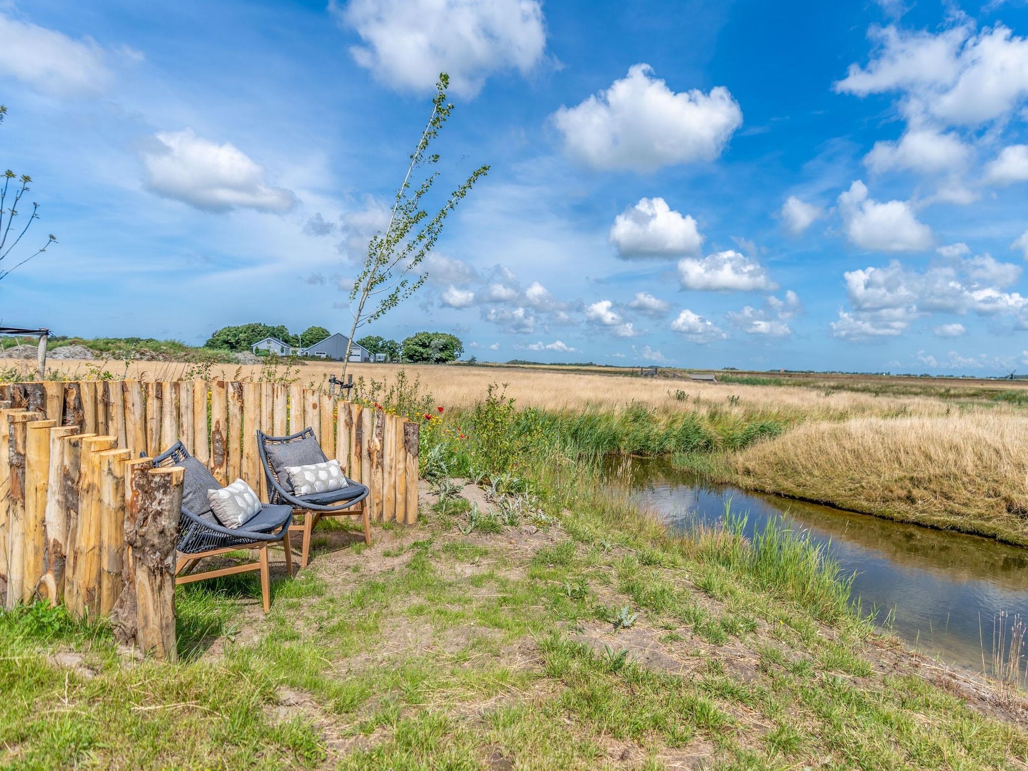 De tuin van Waalburght 24 in De Waal