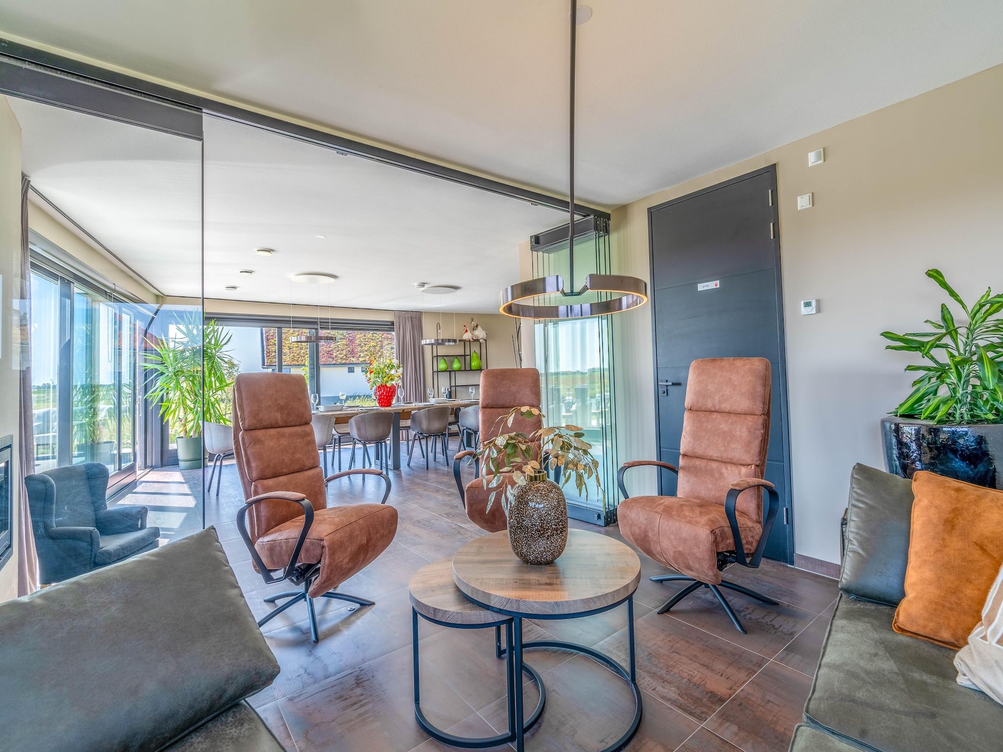 De woonkamer van Waalerburght 18 in De Waal