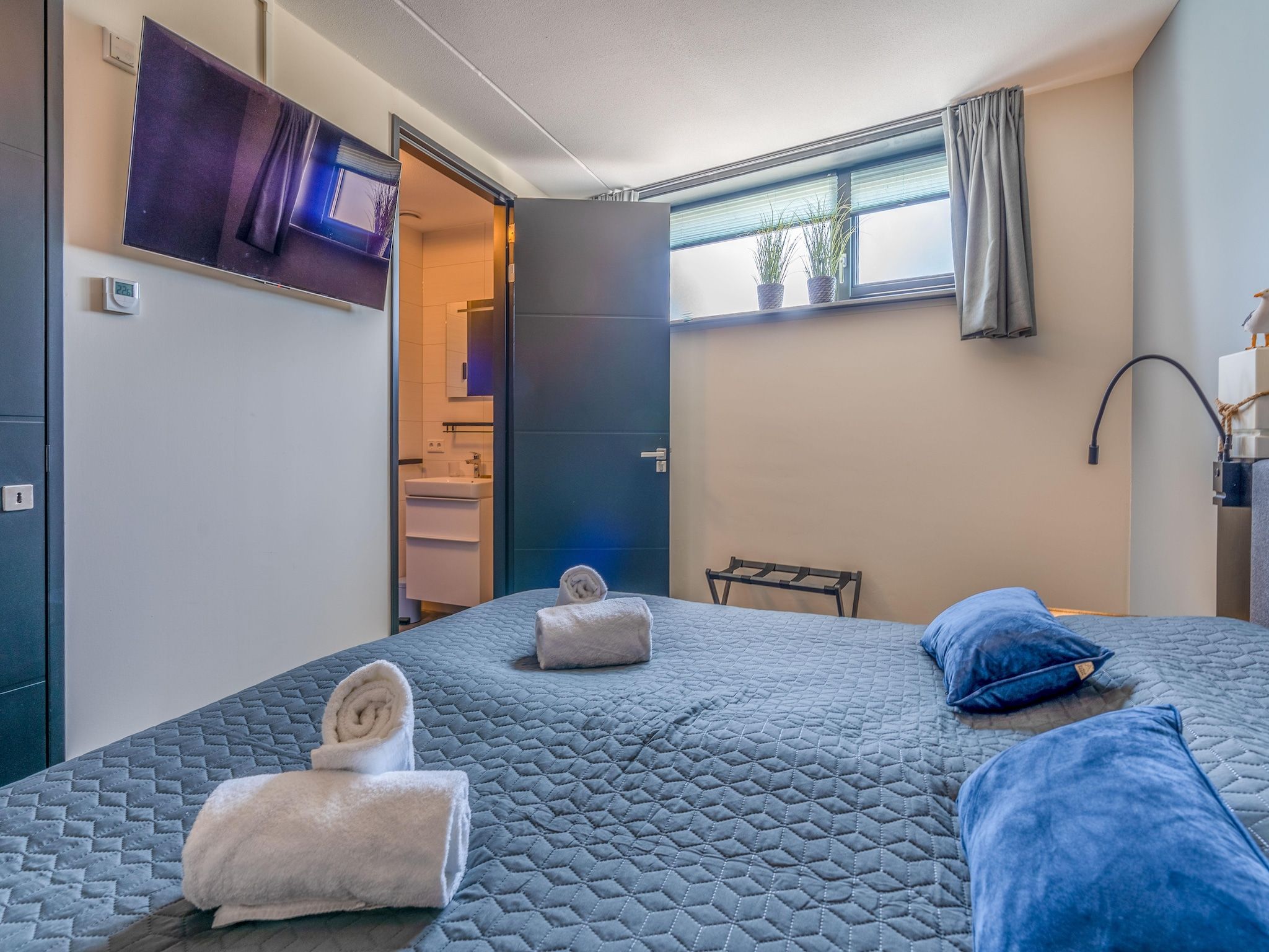 Een slaapkamer van Waalerburght 18 in De Waal