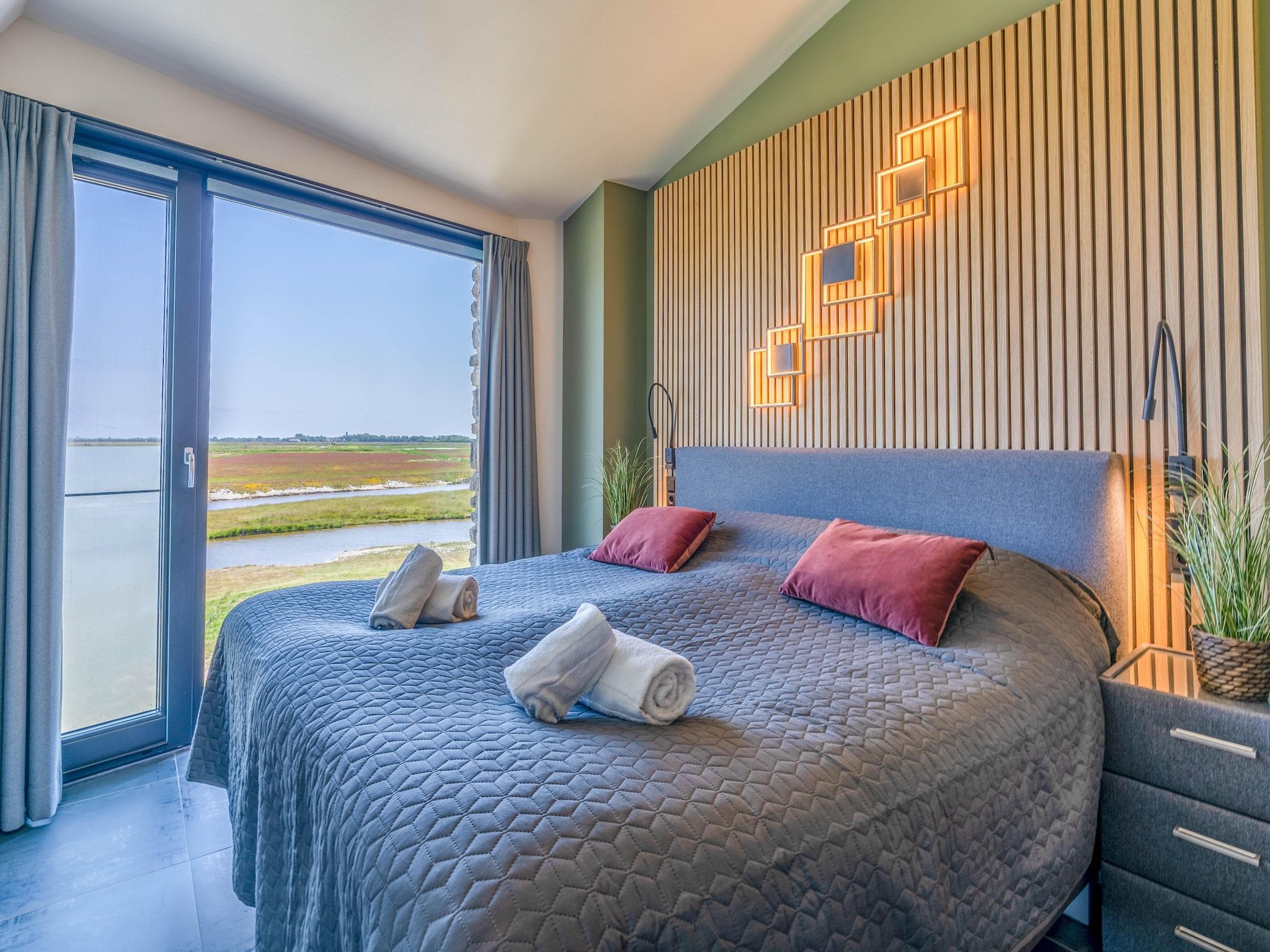 Een slaapkamer van Waalerburght 18 in De Waal