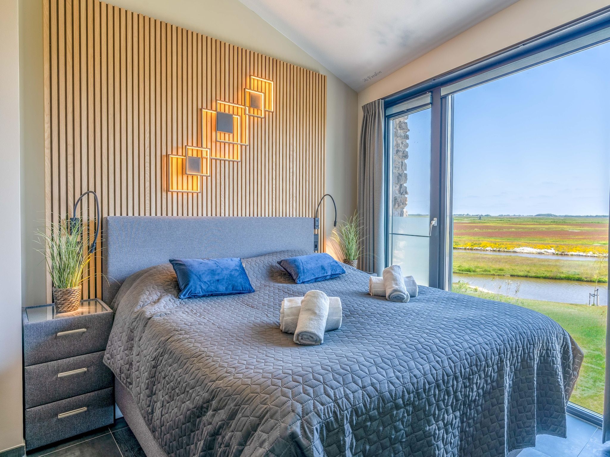 Een slaapkamer van Waalerburght 18 in De Waal