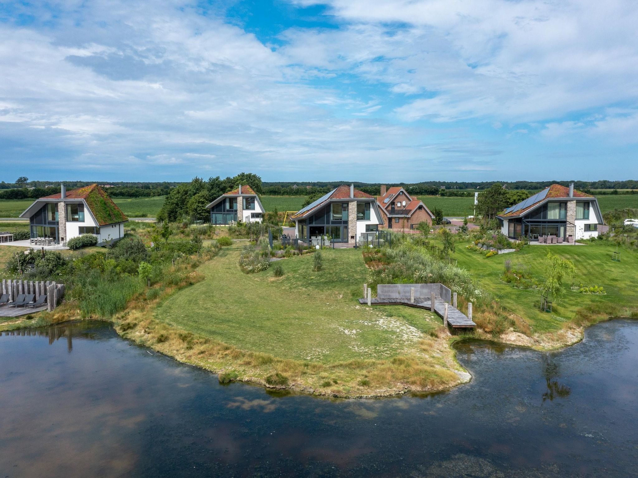 Waalerburght 18 in De Waal - Foto 1 van 32