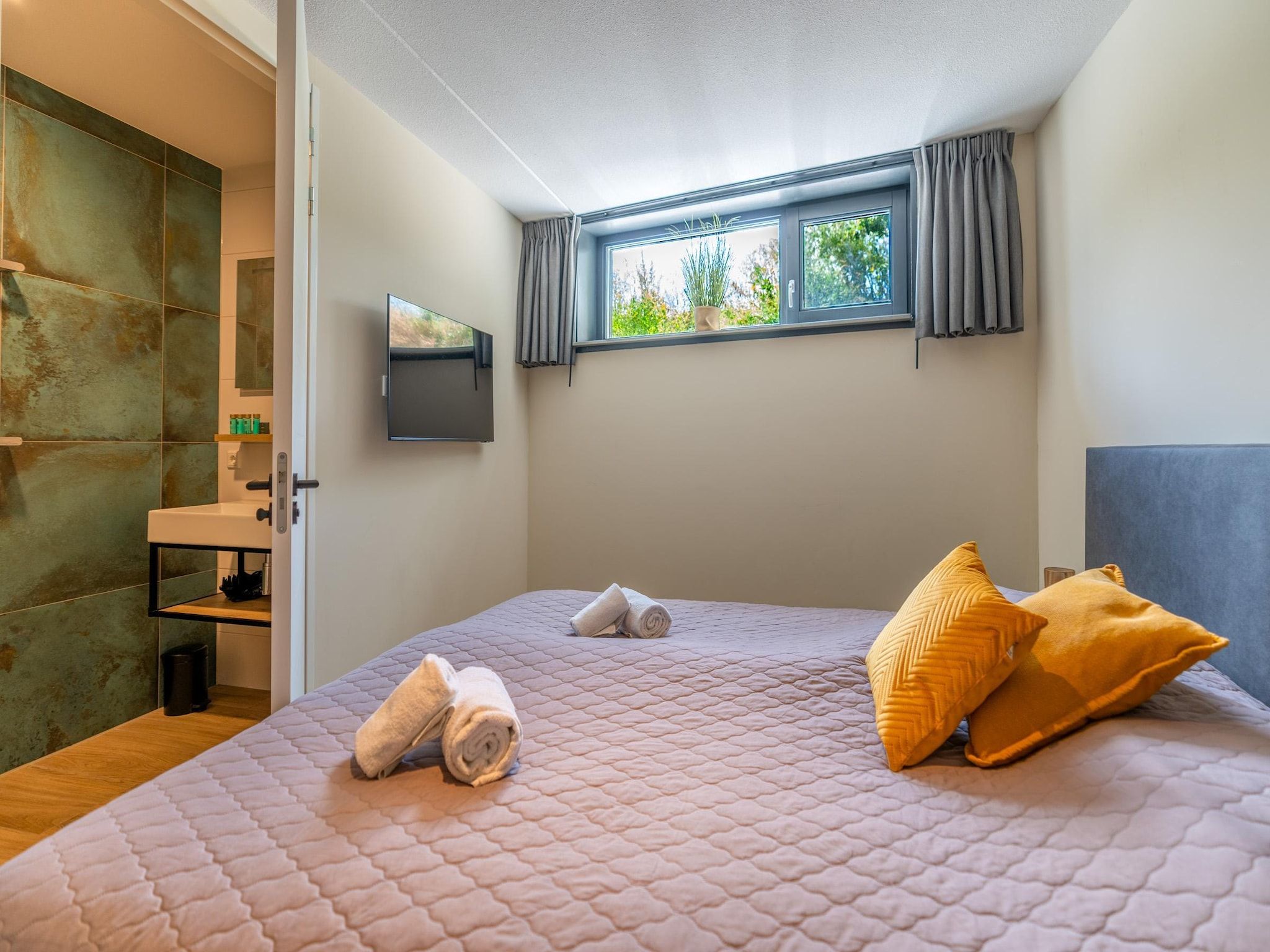 Een slaapkamer van Waalerburght 14 in De Waal