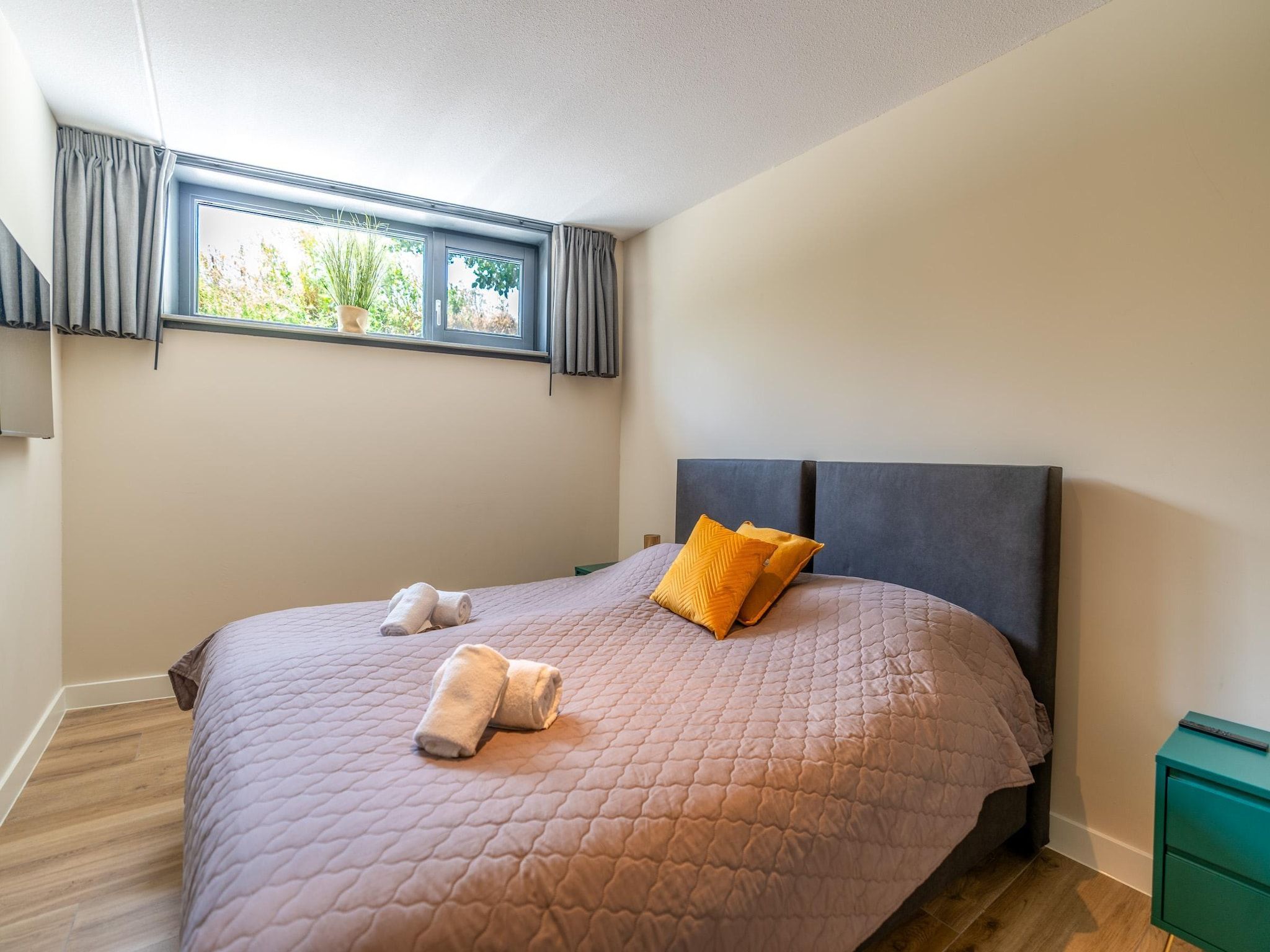 Een slaapkamer van Waalerburght 14 in De Waal