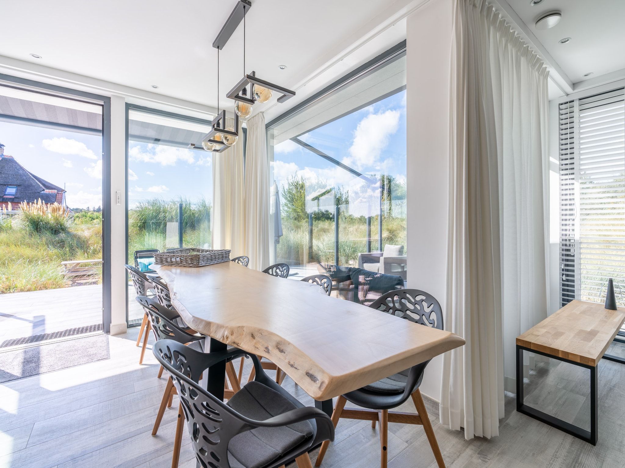 De eetkamer van Strandvilla Hygge in Den Burg