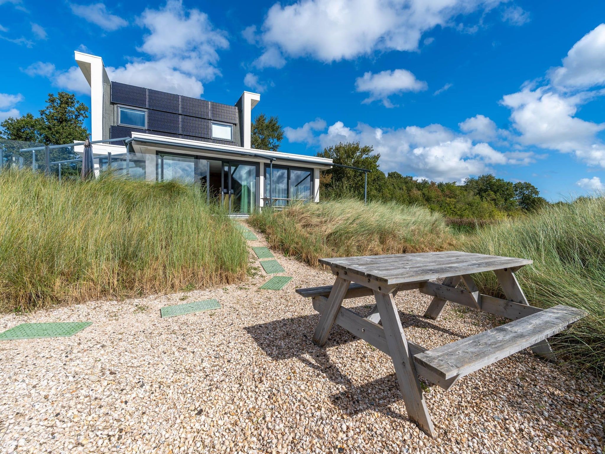 De tuin van Strandvilla Hygge in Den Burg