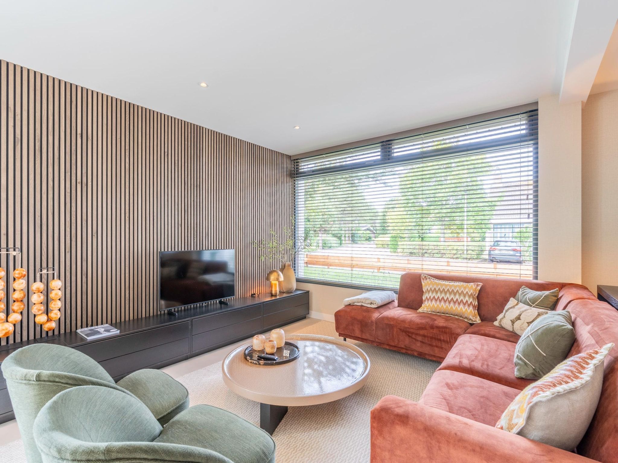 De woonkamer van Orchismient 39 in De Koog