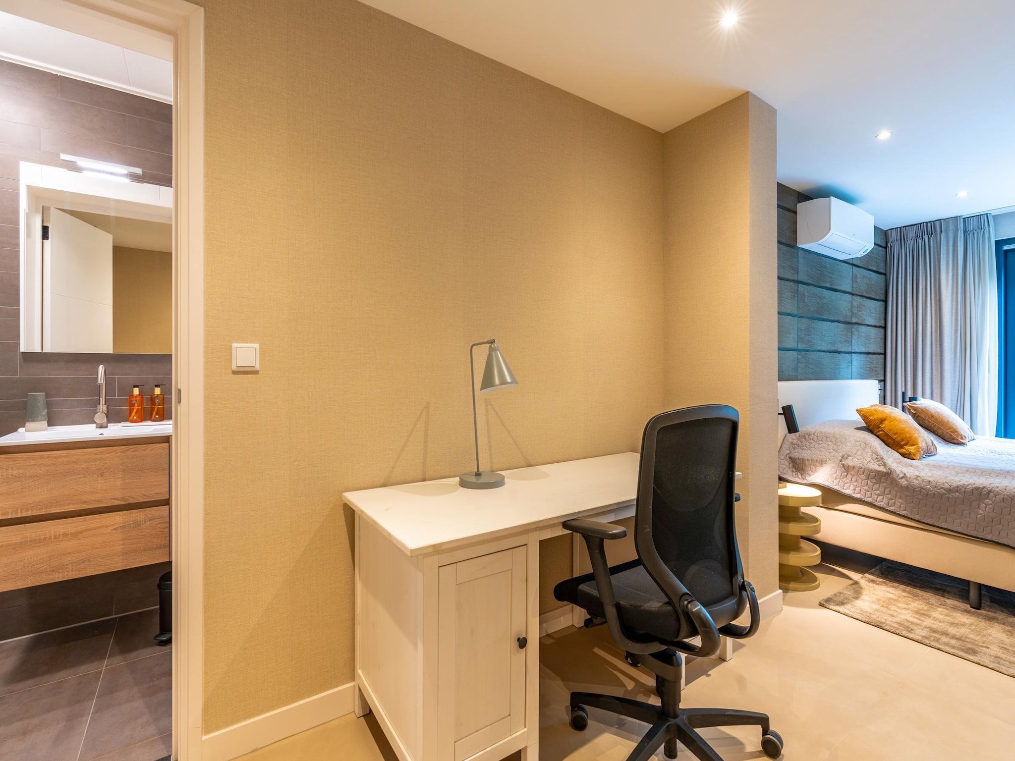 Een slaapkamer van Orchismient 39 in De Koog