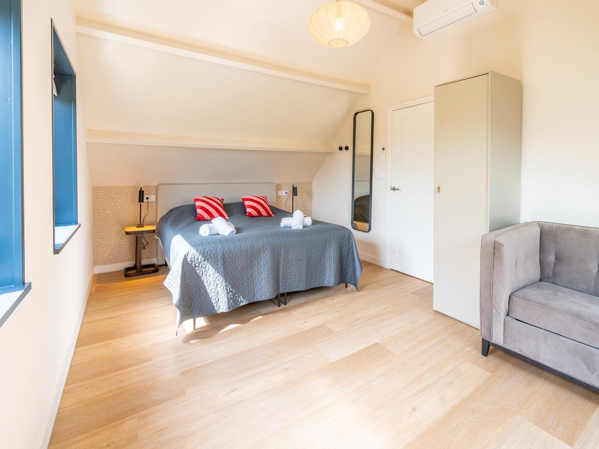 Een slaapkamer van Orchismient 39 in De Koog