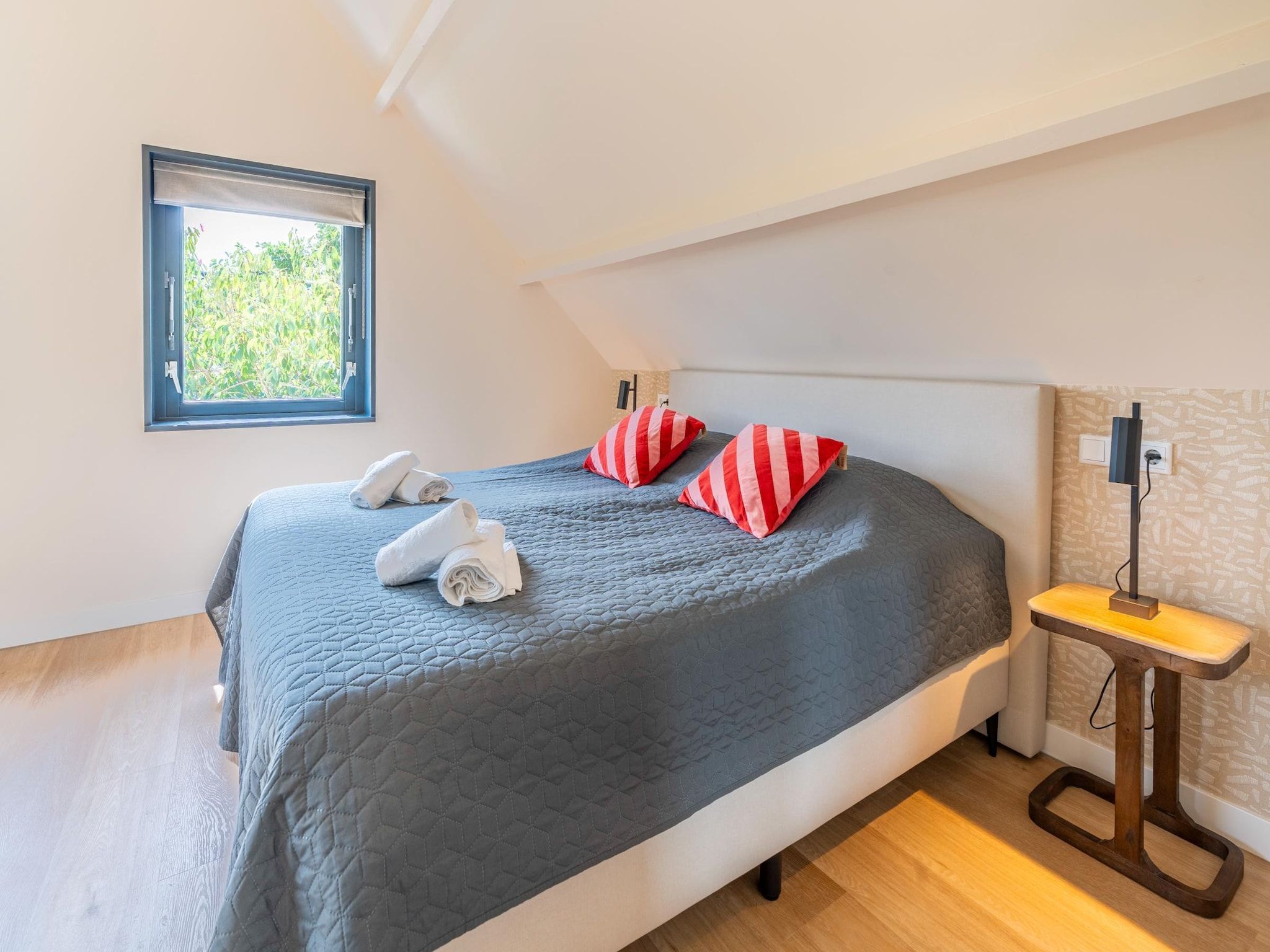 Een slaapkamer van Orchismient 39 in De Koog