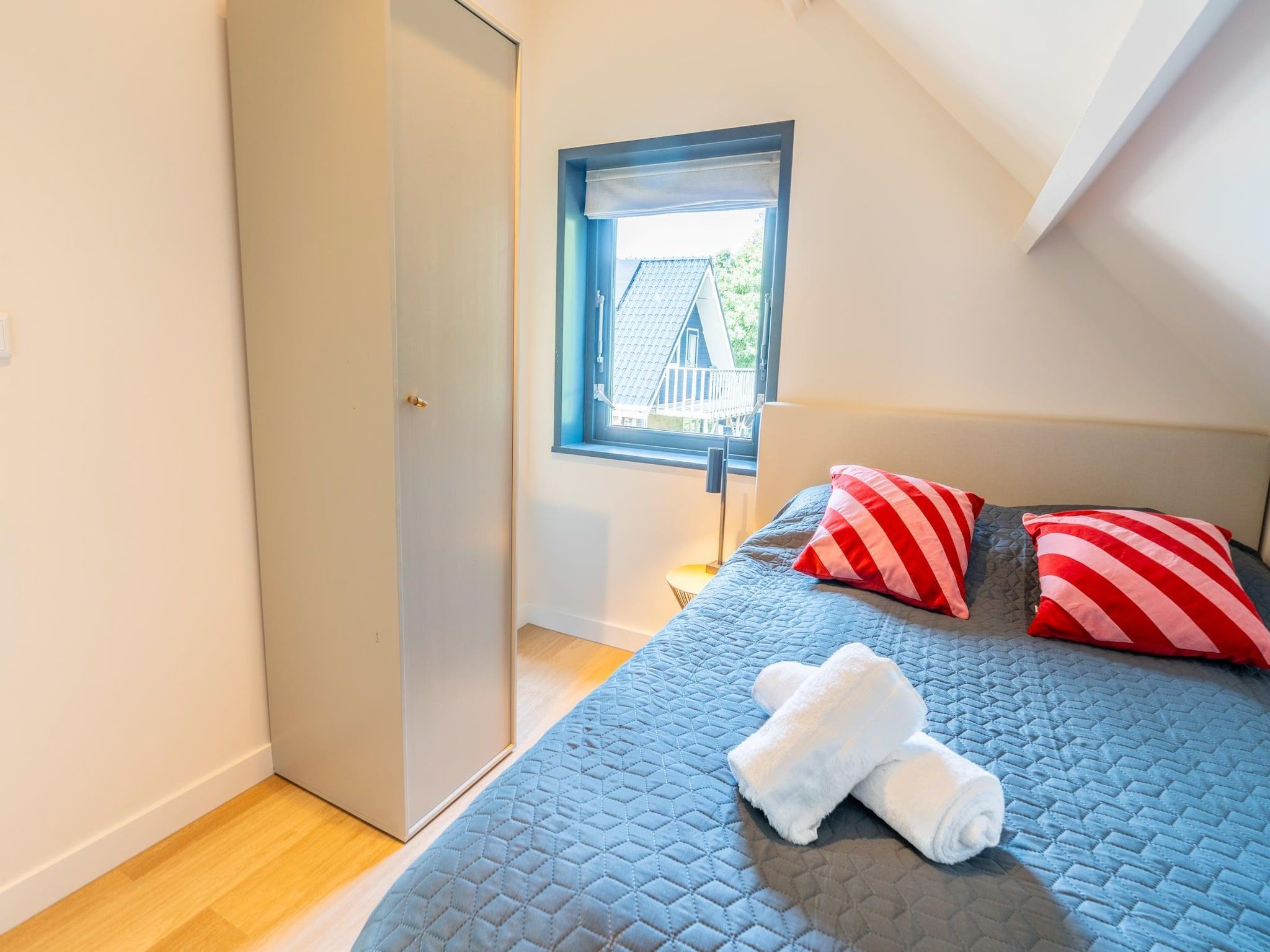 Een slaapkamer van Orchismient 39 in De Koog