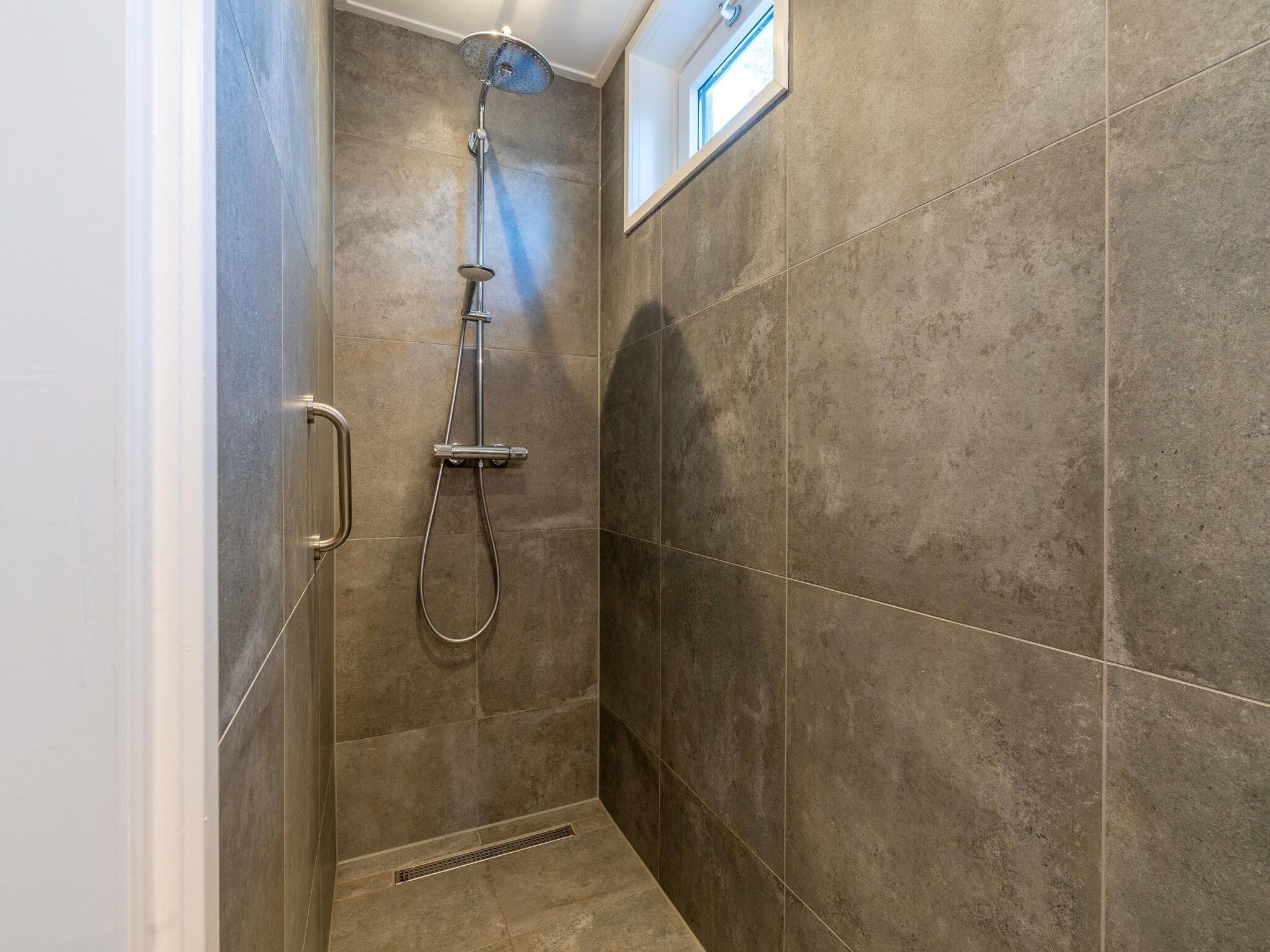 De badkamer van Epelaan 34 in De Koog