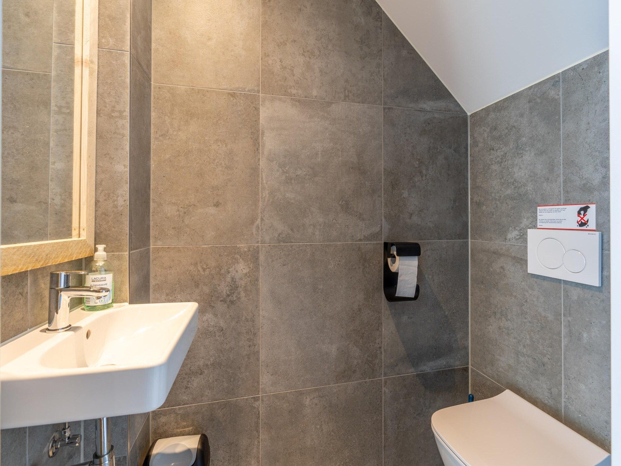 De badkamer van Epelaan 34 in De Koog