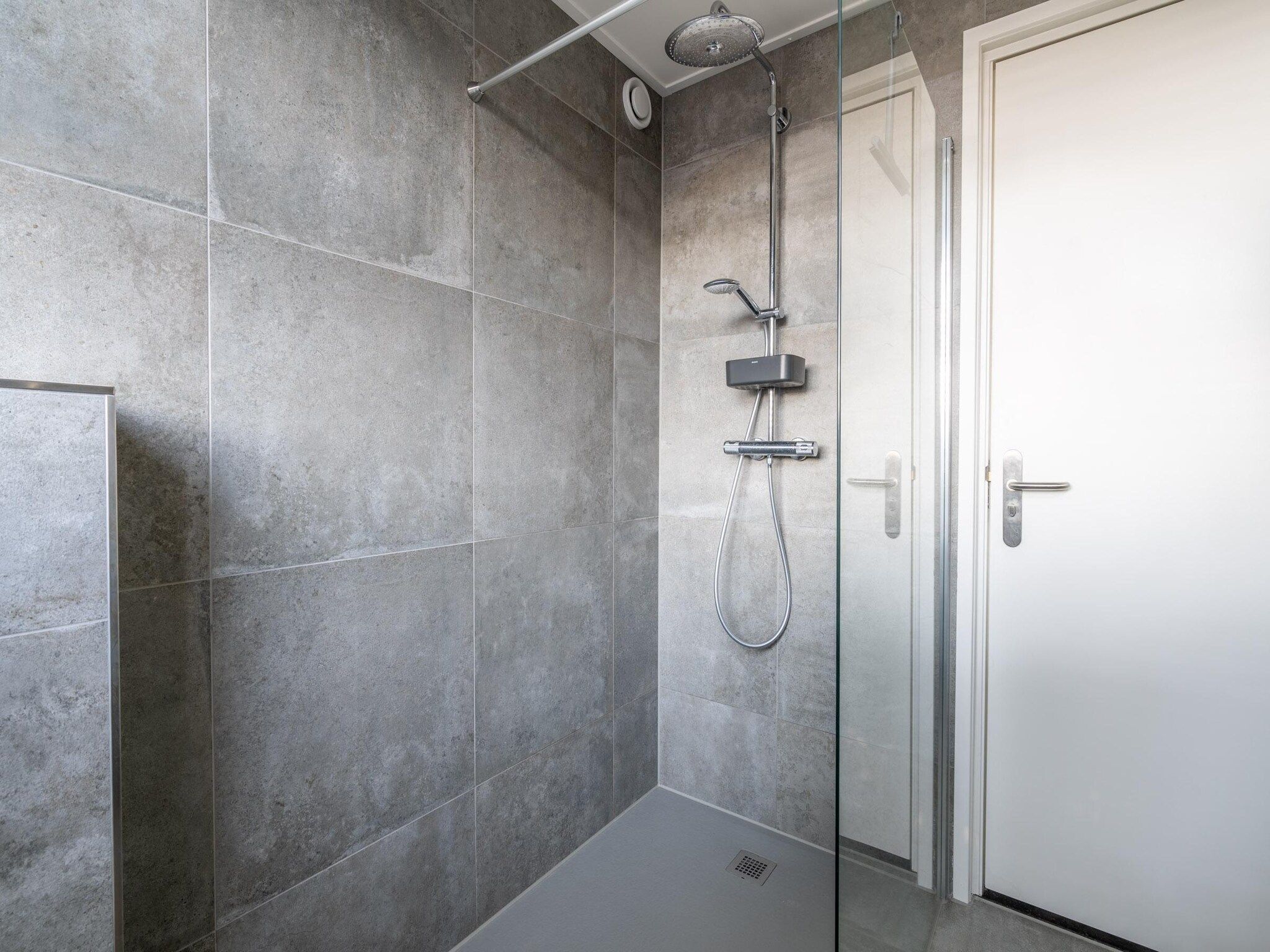 De badkamer van Epelaan 34 in De Koog