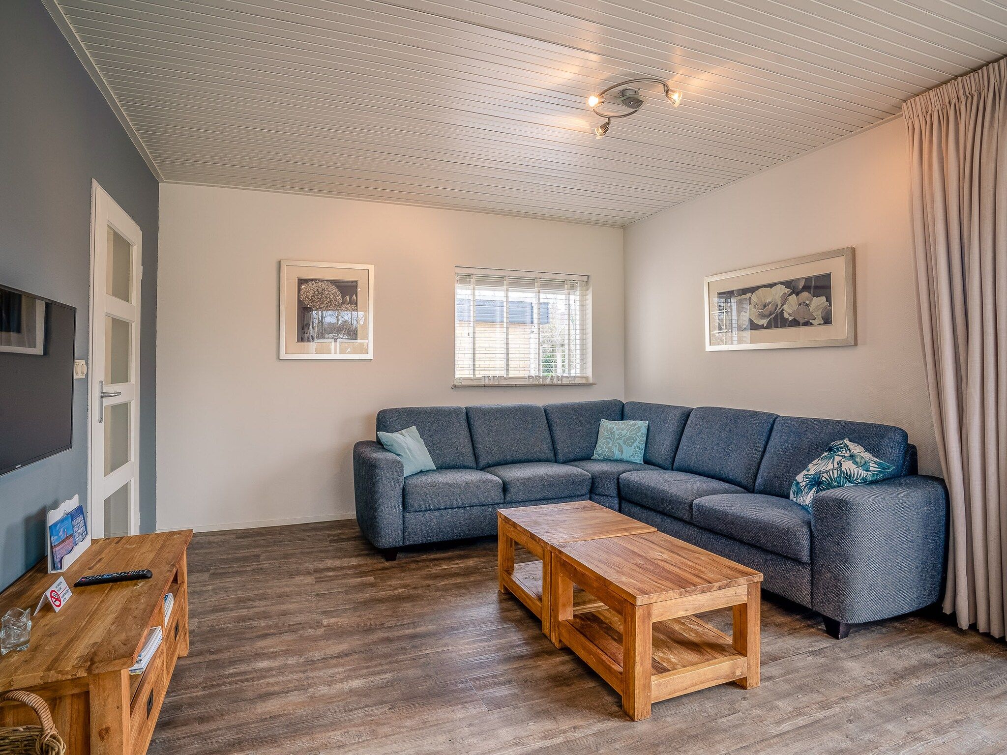 De woonkamer van Orchismient 2 in De Koog