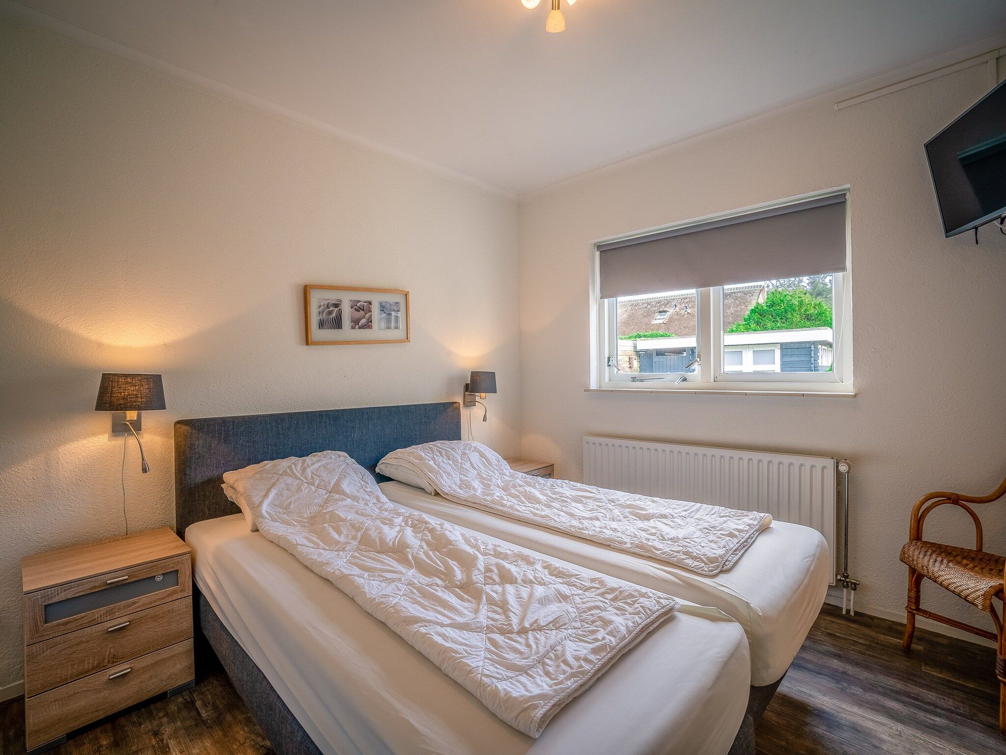 Een slaapkamer van Orchismient 2 in De Koog