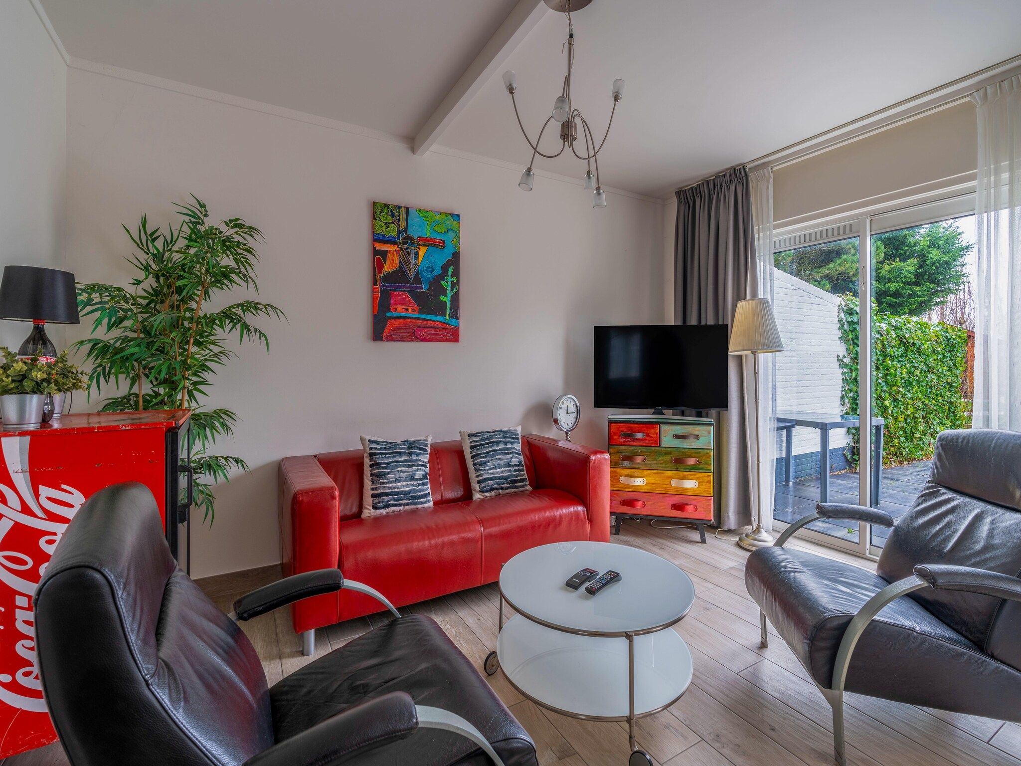 De woonkamer van Texelfan Californieweg 9A in De Koog