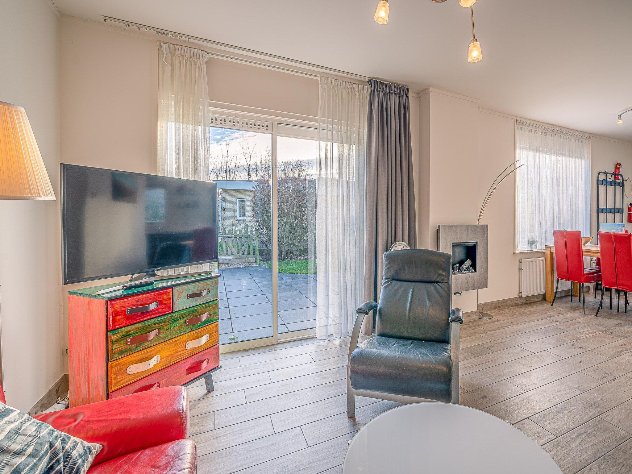 De woonkamer van Texelfan Californieweg 9A in De Koog