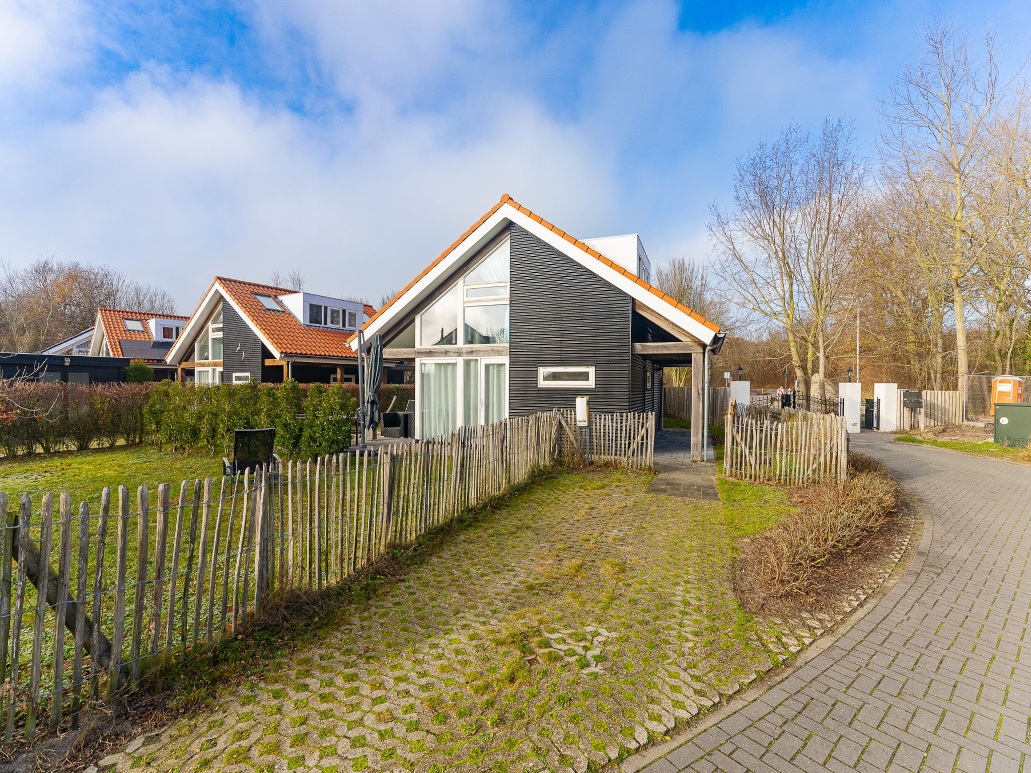De buitenkant van Zonnedorp 1 Solskin Renesse | Beach Holiday in Modern Holiday Home in Renesse