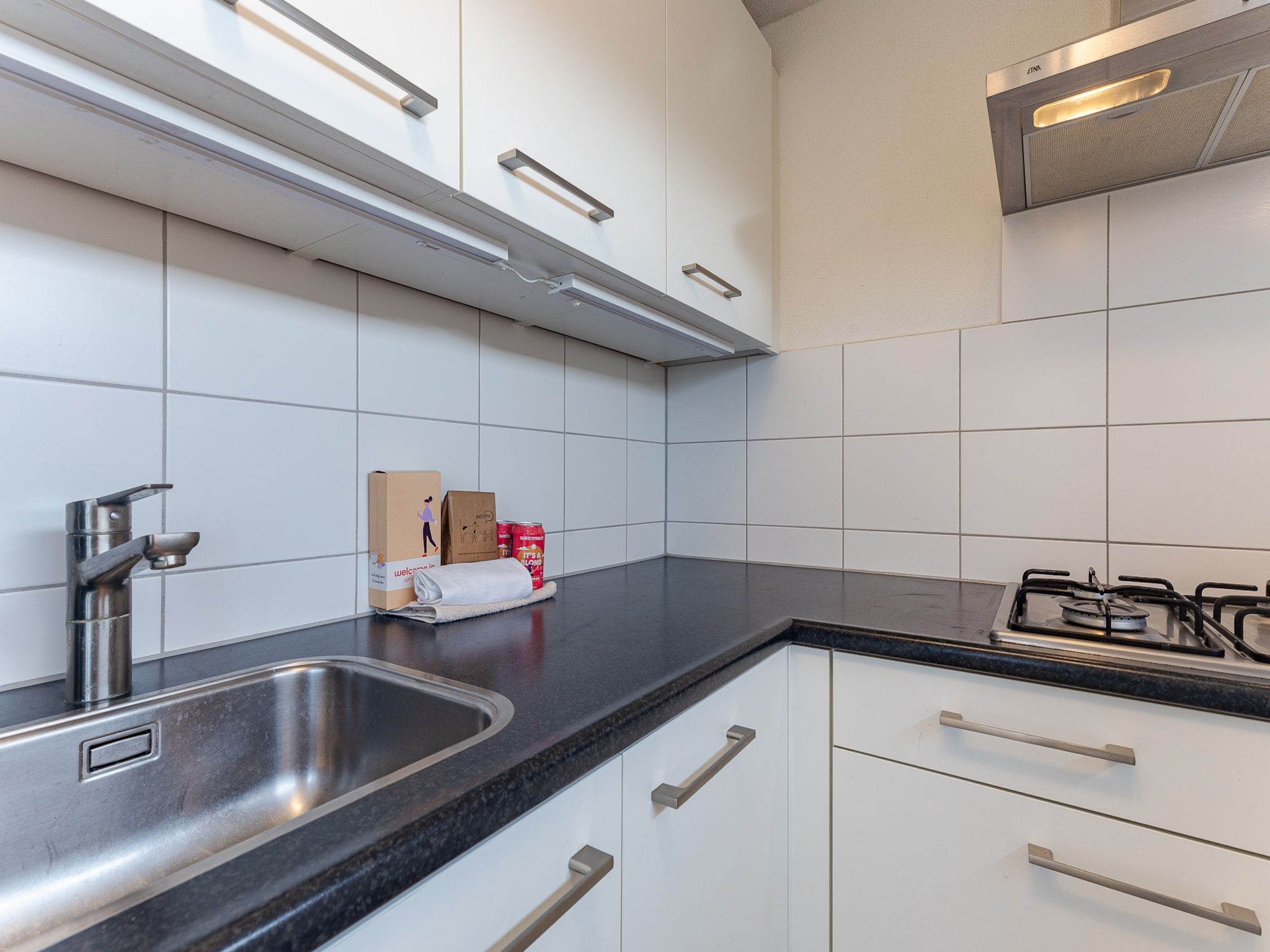 De keuken van Zonnedorp 1 Solskin Renesse | Beach Holiday in Modern Holiday Home in Renesse