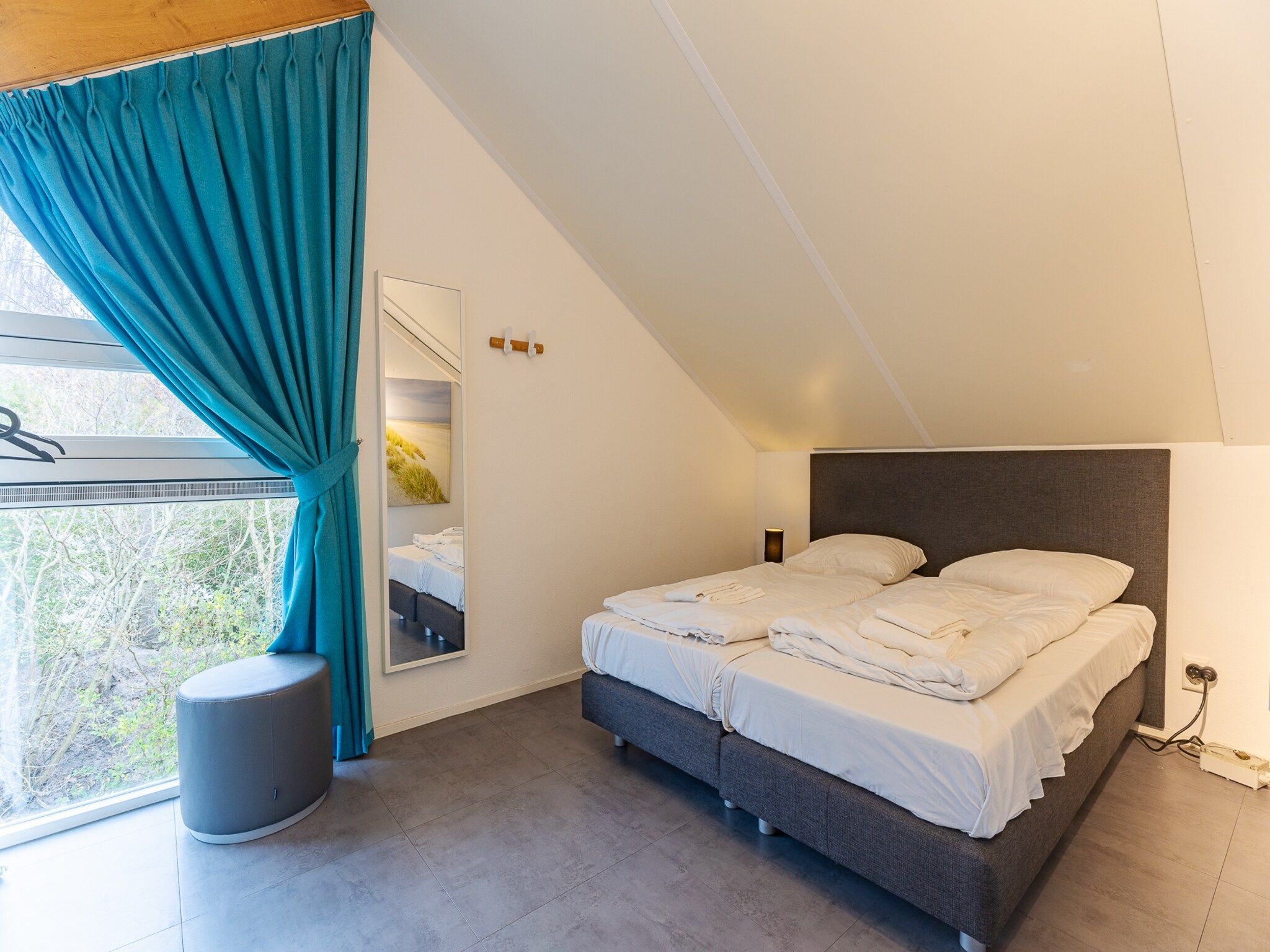 Een slaapkamer van Zonnedorp 1 Solskin Renesse | Beach Holiday in Modern Holiday Home in Renesse