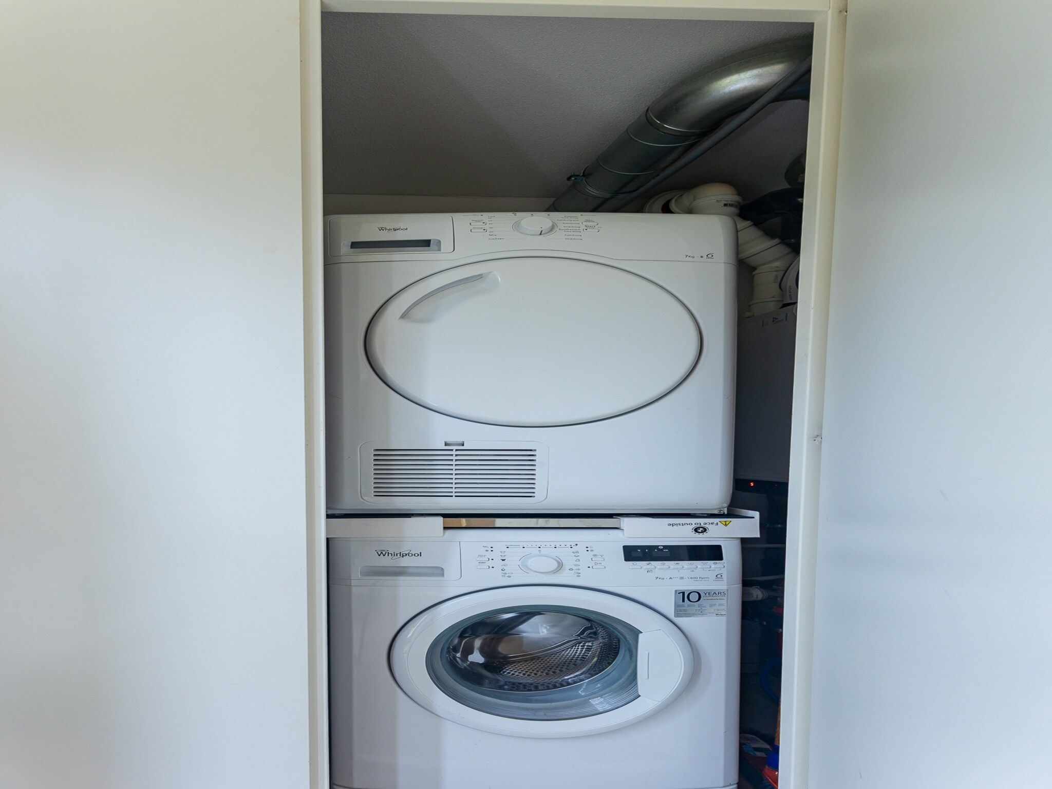 De badkamer van Zonnedorp 1 Solskin Renesse | Beach Holiday in Modern Holiday Home in Renesse