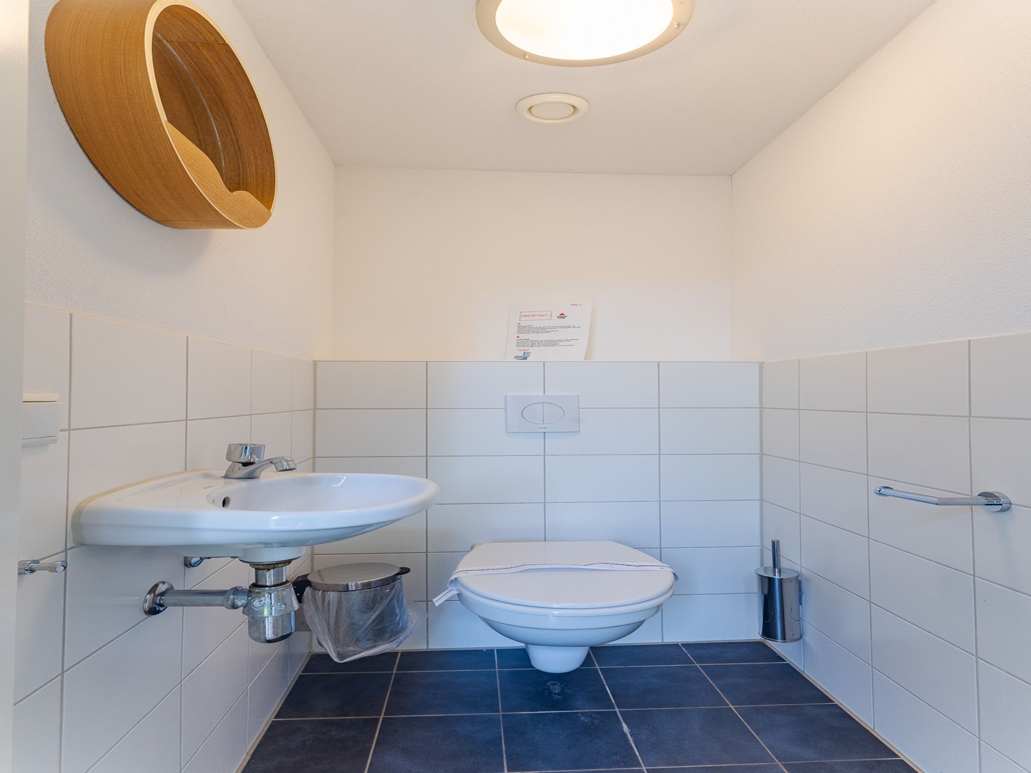 De badkamer van Zonnedorp 1 Solskin Renesse | Beach Holiday in Modern Holiday Home in Renesse