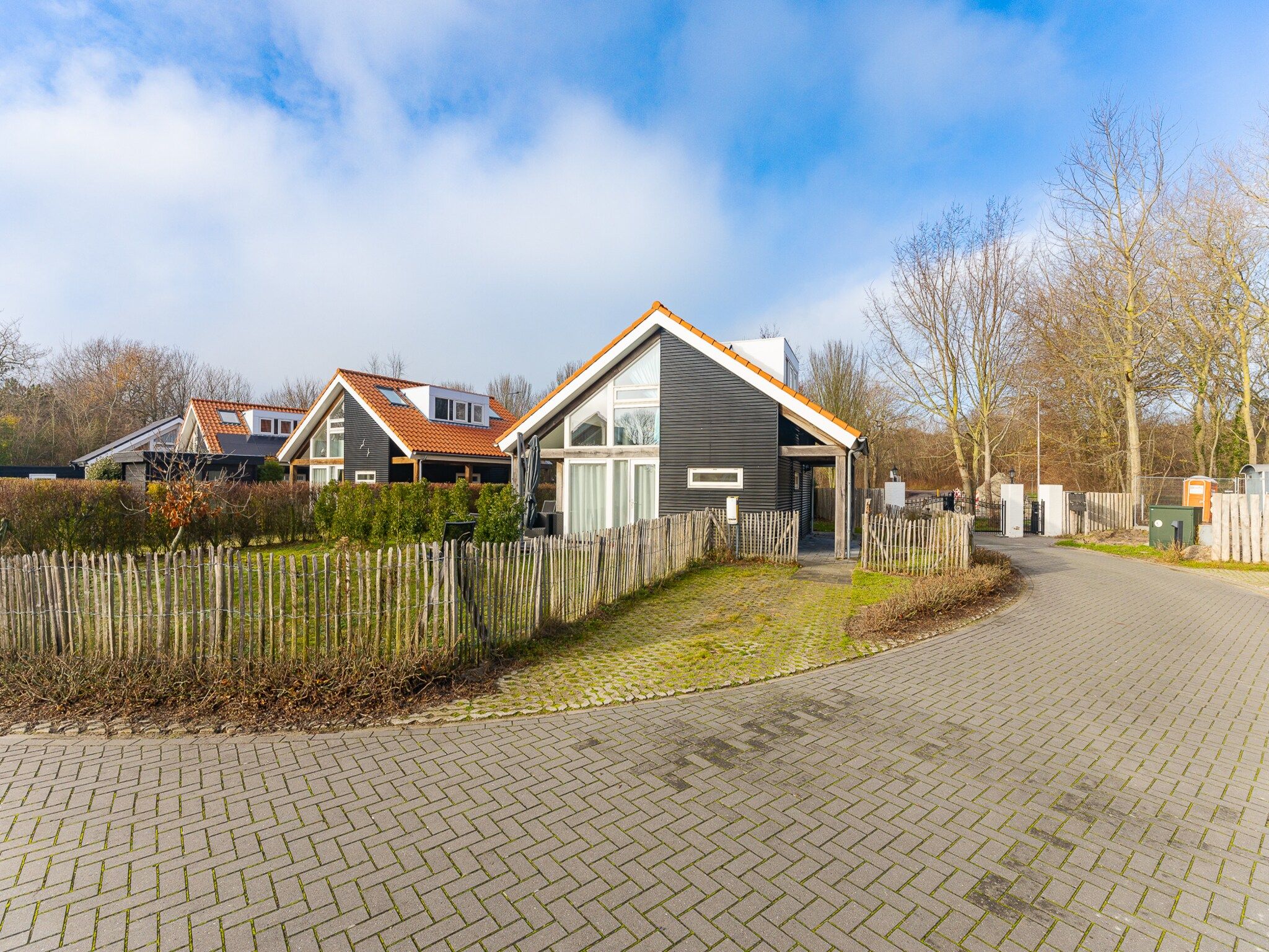 De buitenkant van Zonnedorp 1 Solskin Renesse | Beach Holiday in Modern Holiday Home in Renesse