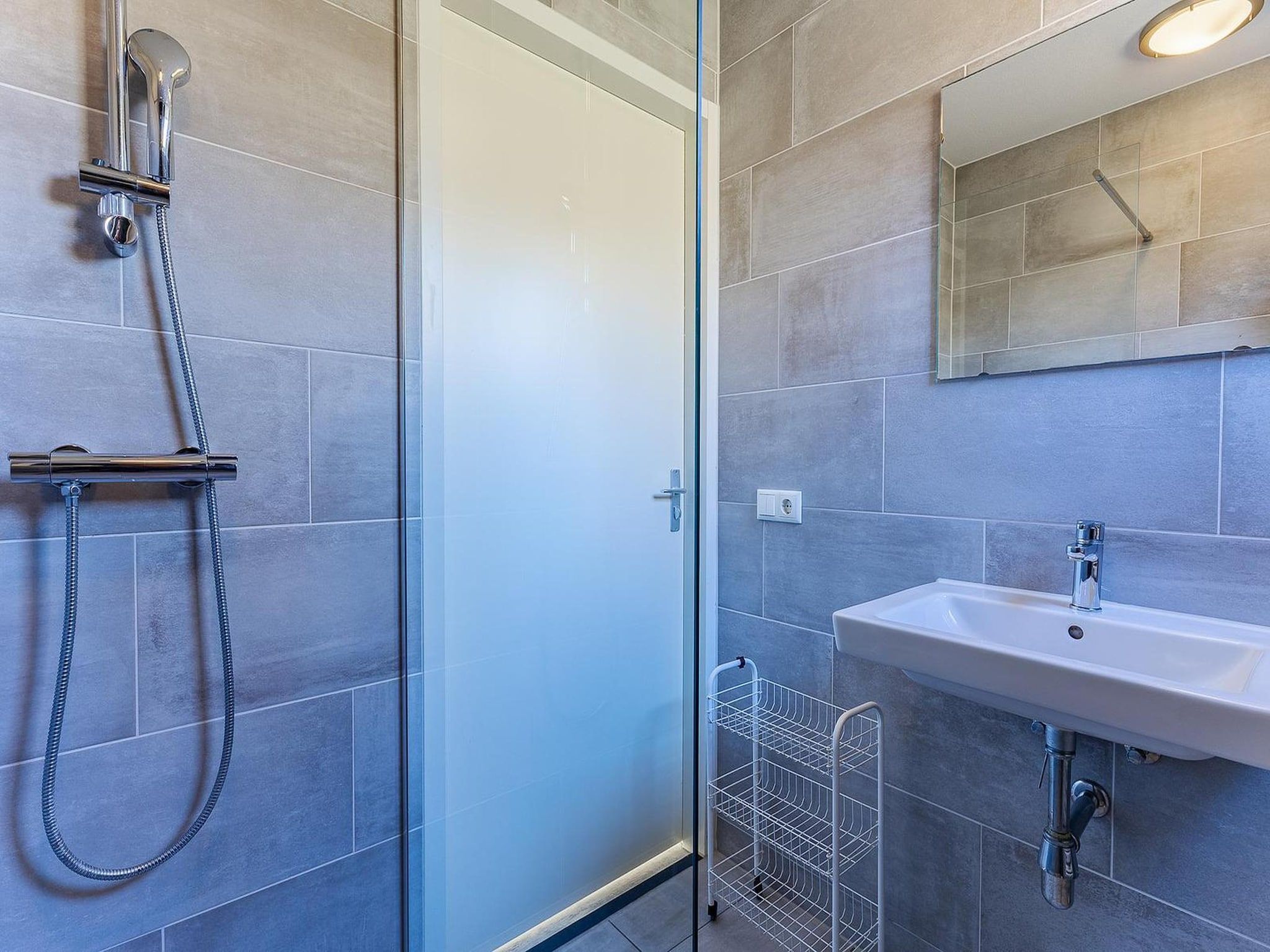 De badkamer van Zonnedorp 4 Villa Jula Renesse | Comfortable beach villa for 6 People in Renesse