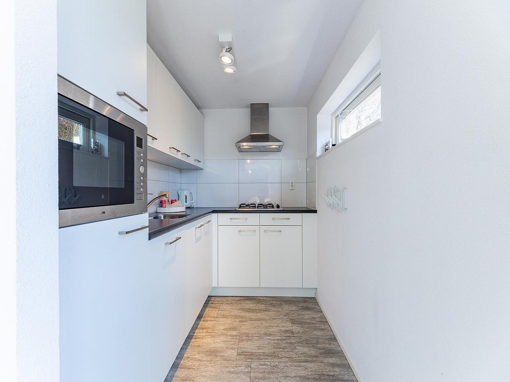 De keuken van Zonnedorp 4 Villa Jula Renesse | Comfortable beach villa for 6 People in Renesse