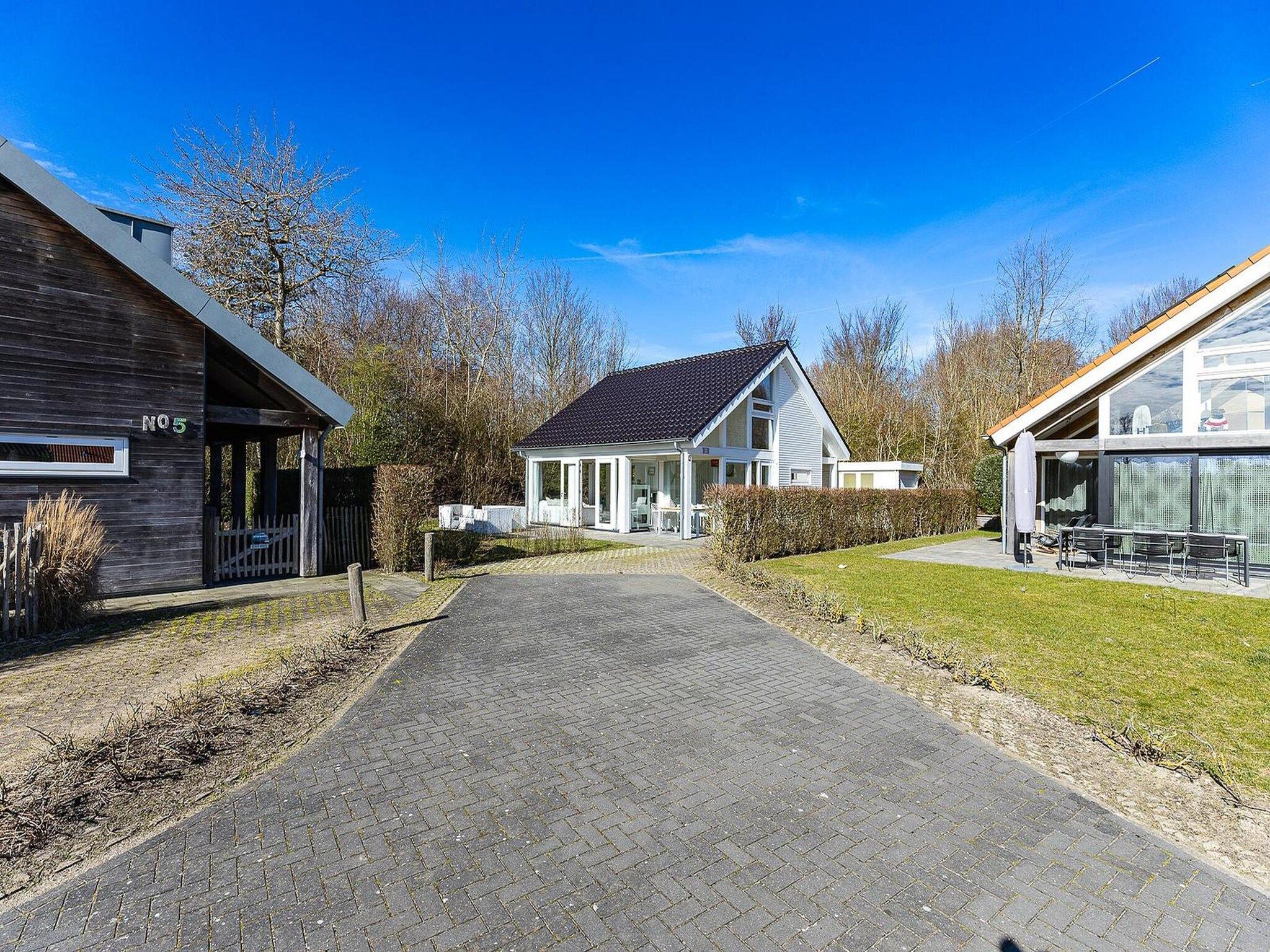 De buitenkant van Zonnedorp 4 Villa Jula Renesse | Comfortable beach villa for 6 People in Renesse