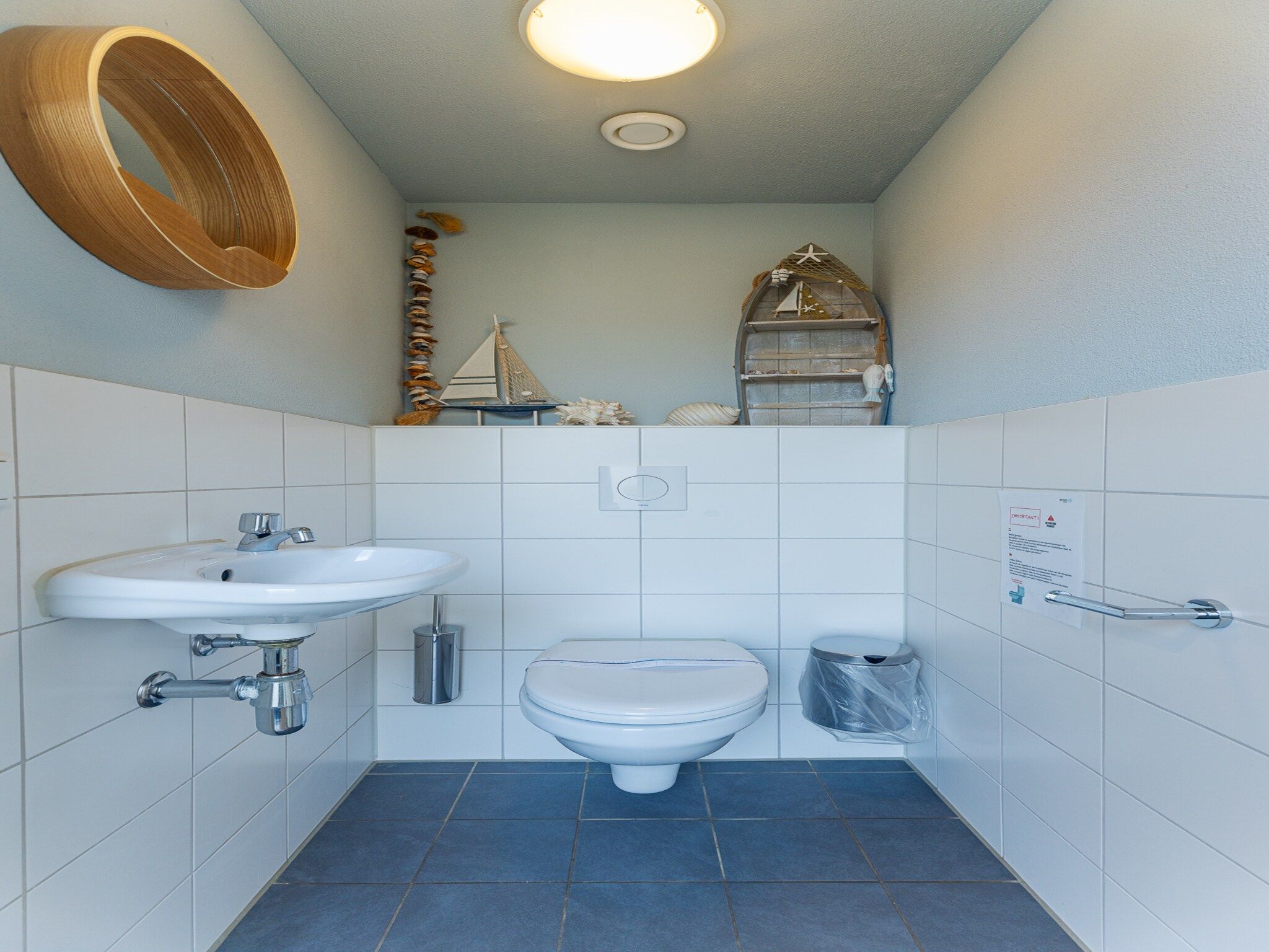 De badkamer van Zonnedorp 7 De Meerpaal in Renesse | Comfortable holiday house close to the beach in Renesse