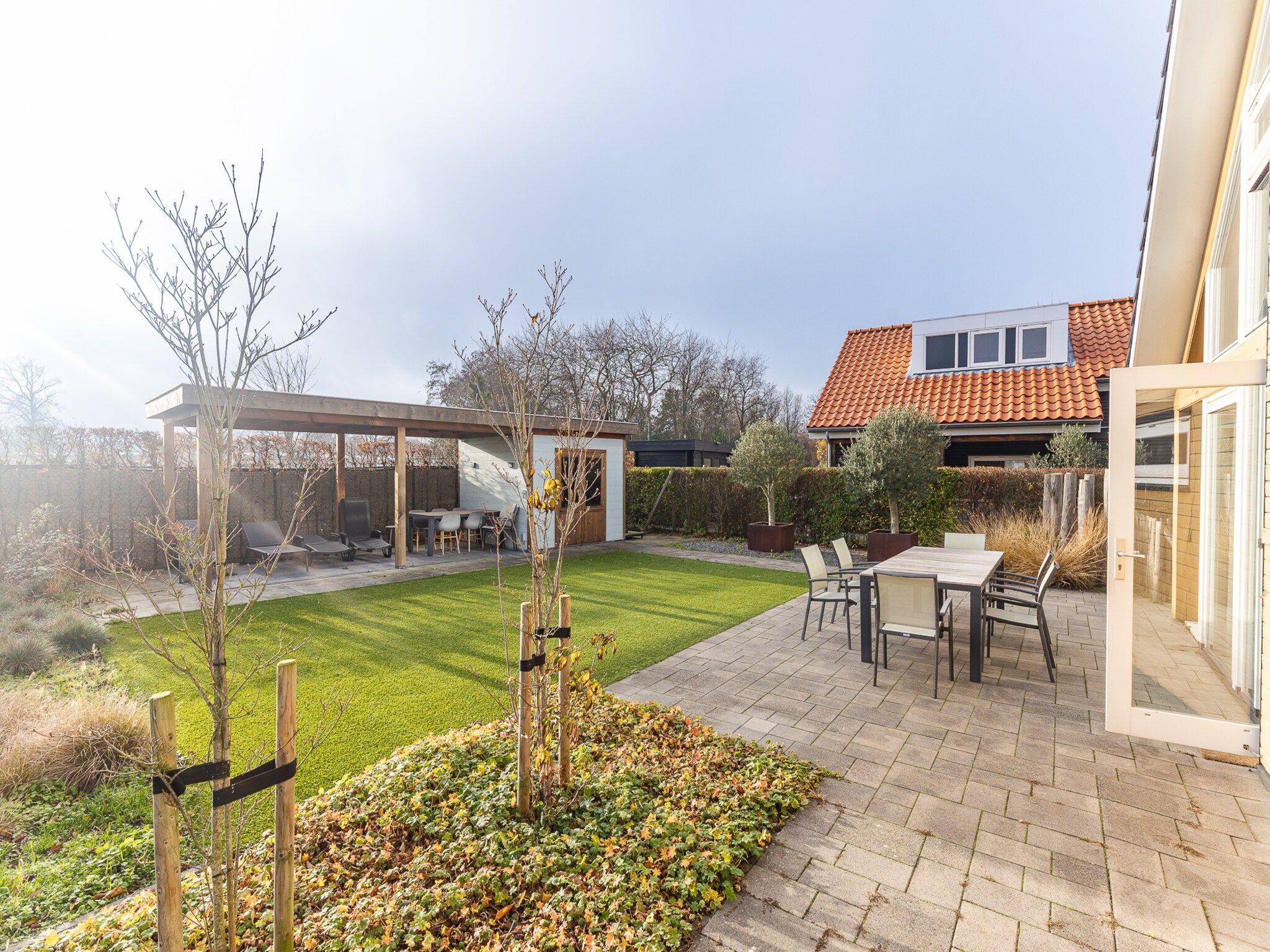 De tuin van Zonnedorp 7 De Meerpaal in Renesse | Comfortable holiday house close to the beach in Renesse