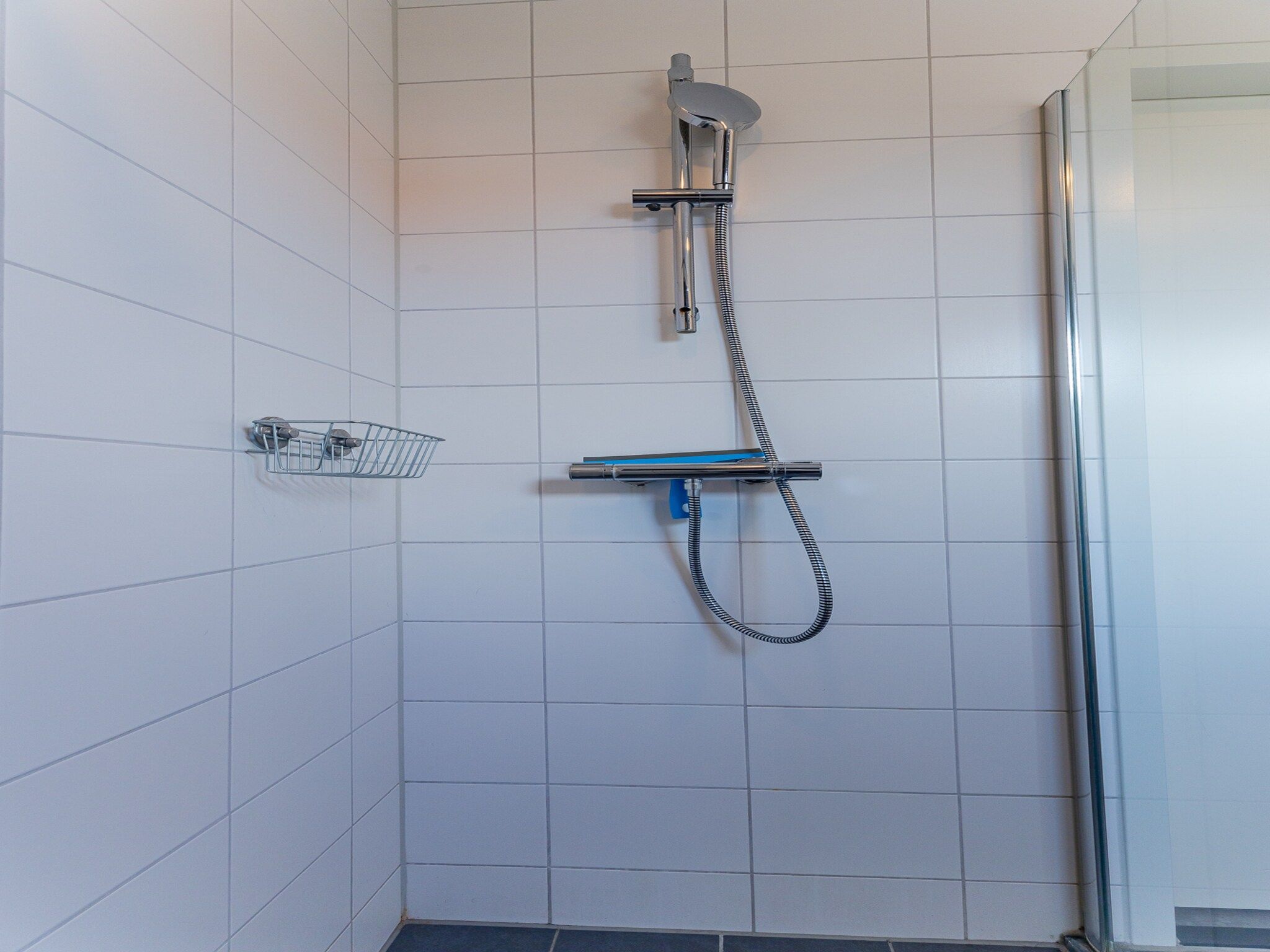 De badkamer van Zonnedorp 7 De Meerpaal in Renesse | Comfortable holiday house close to the beach in Renesse