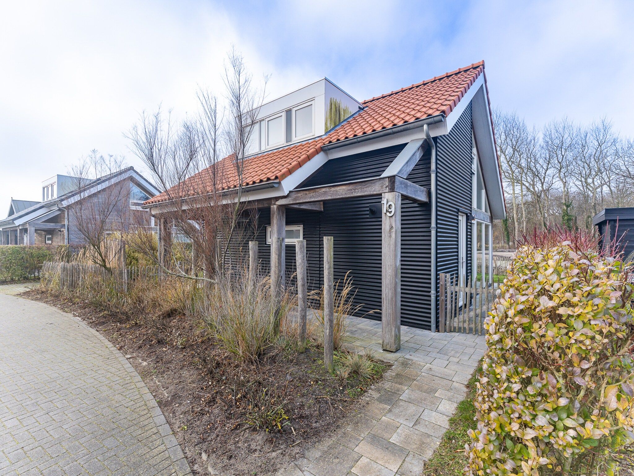 De buitenkant van Zonnedorp 19 Modern holiday home Renesse | Beach within walking distance in Renesse